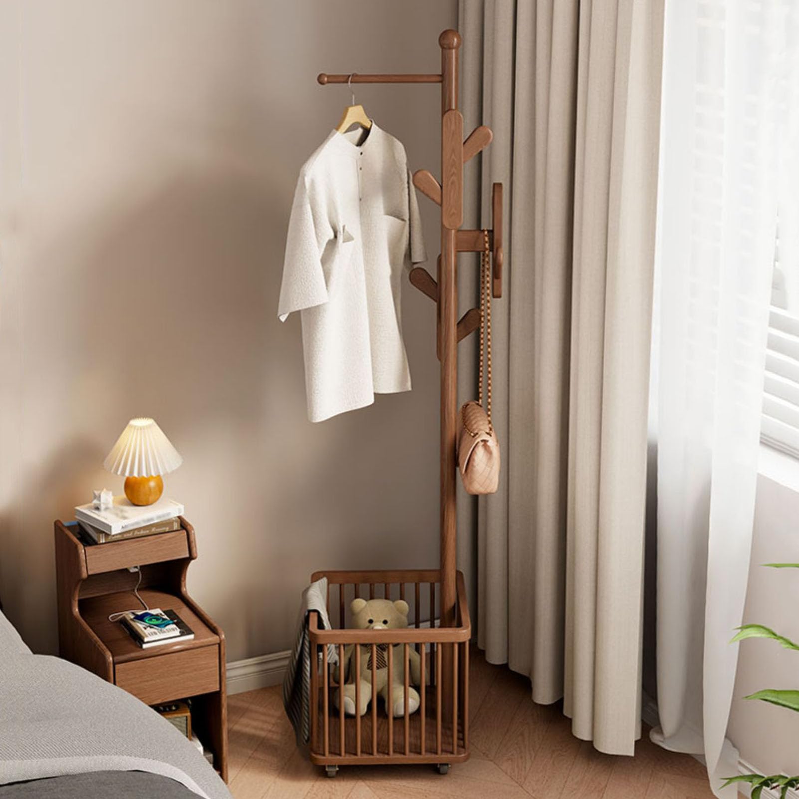 Porte-manteau rotatif en bois d'ébénisterie marron au design intemporel