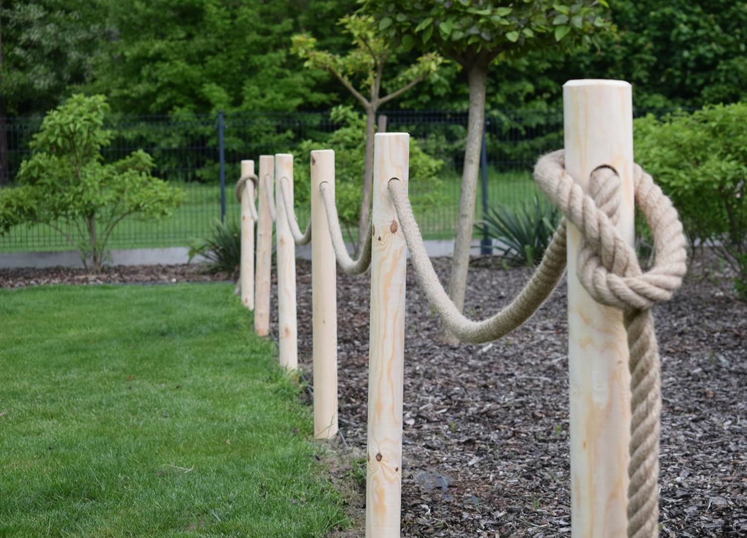 Recinzione In Legno 6 Pali Ø8x80 cm Con Corda In Juta 12m Staccionata Da Giardino Pannelli Recinzione Legno Non Trattato