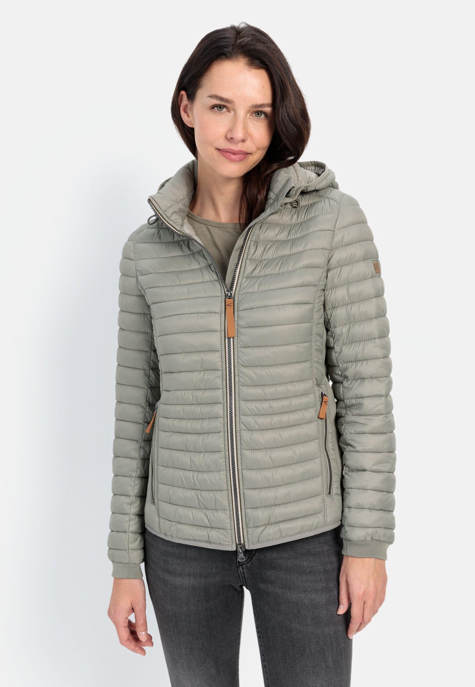 camel active Damen Leichte Steppjacke mit Kapuze | Winddichte und wasserabweisende Übergangsjacke mit 2-Wege-Reißverschluss und abnehmbarer Kapuze