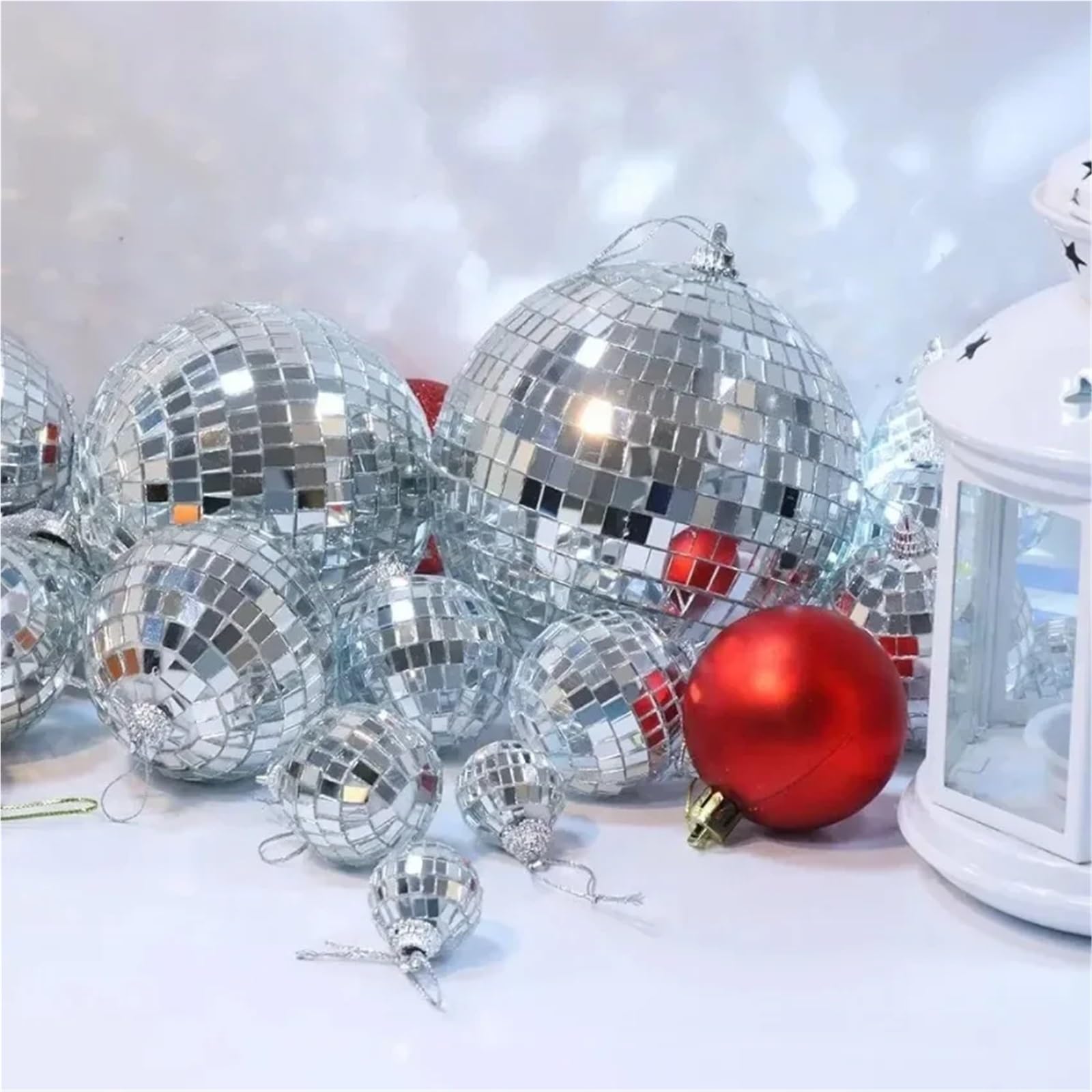 Boules disco miroir argentées de 10 à 25 cm, décoratives à suspendre, brillantes et réfléchissantes, for Noël ou un anniversaire.(20cm)