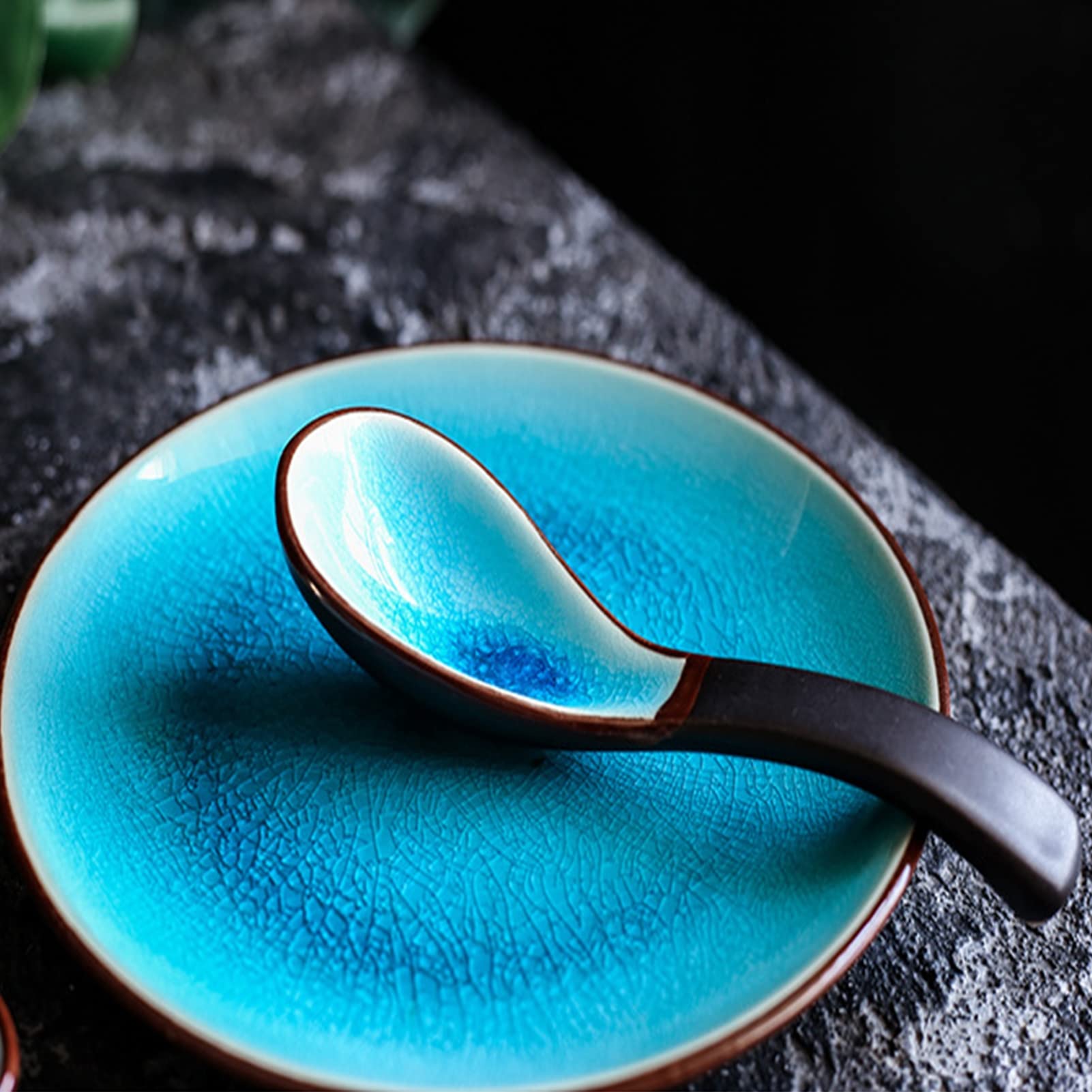 20-częściowy porcelanowy zestaw naczyń z 4 talerzami, 4 miseczkami, 4 filiżankami, 4 łyżkami i 4 spodkami, kompletny zestaw naczyń dla 4 osób, można myć w zmywarce