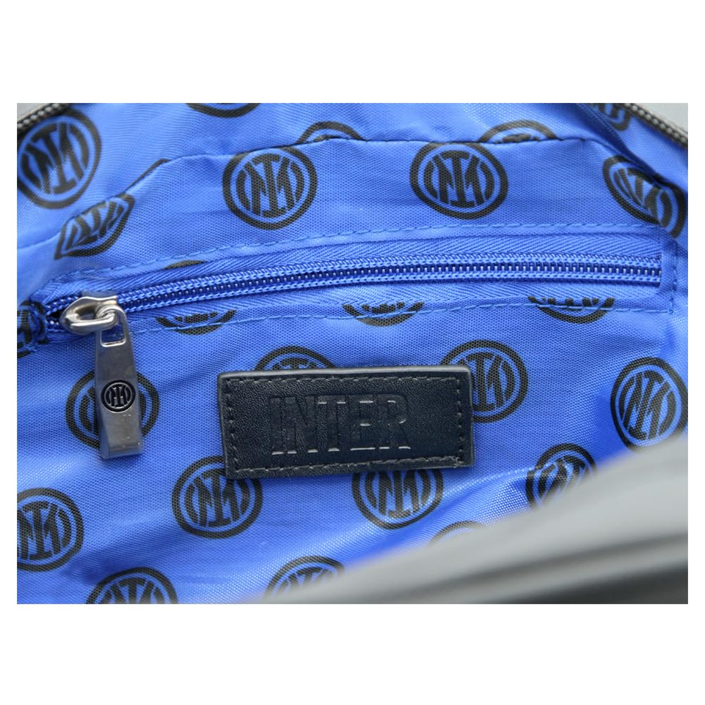 Inter Pochette da Viaggio, Nera, con Logo in Rilievo, Tessuto Impermeabile, Design Sportivo, Prodotto Ufficiale