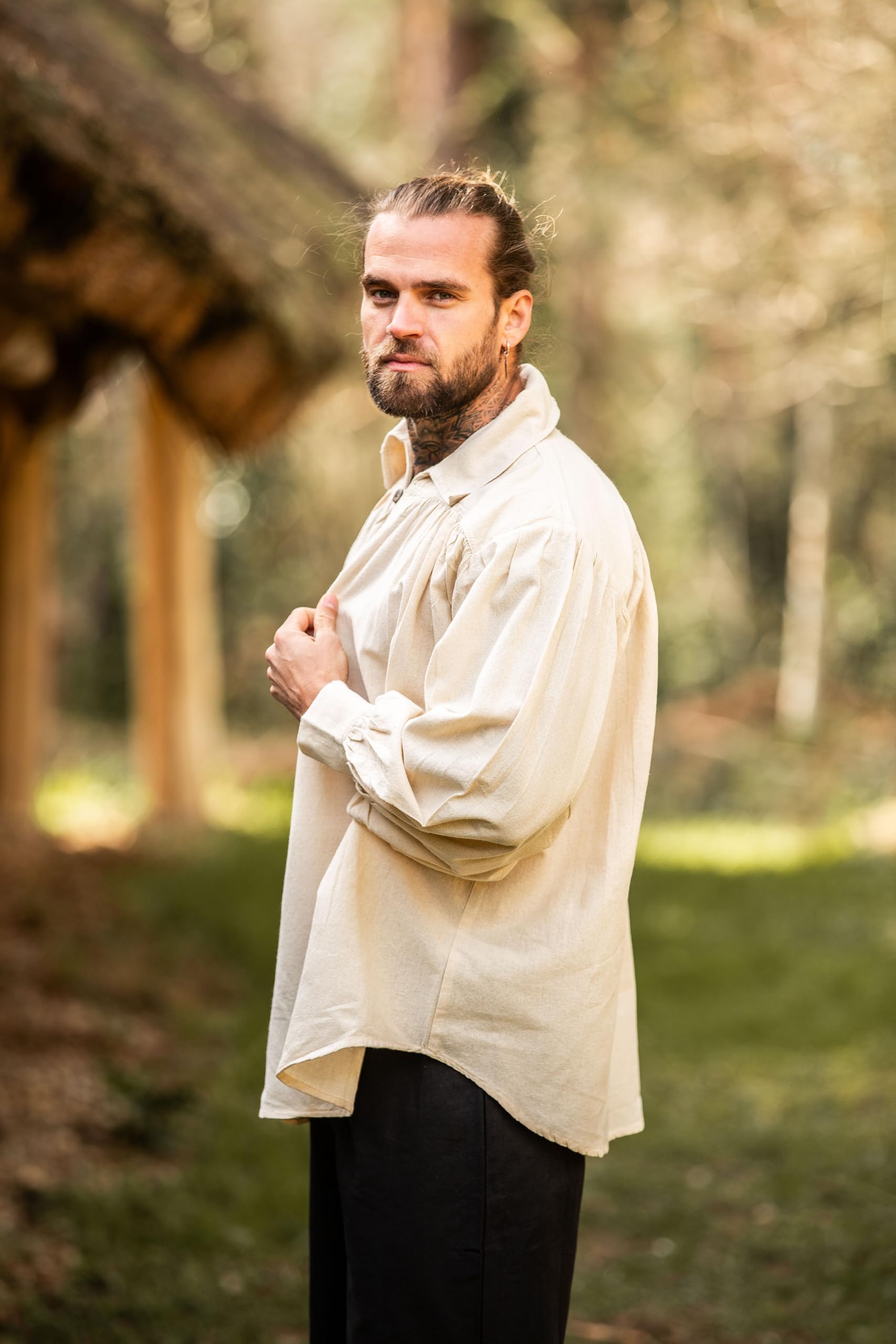 Leonardo Carbone® Camisa pirata James con cuello – Ropa medieval, camisa medieval para hombre, ropa LARP, traje de festival, disfraz de pirata, camisas informales de manga larga – 100% algodón