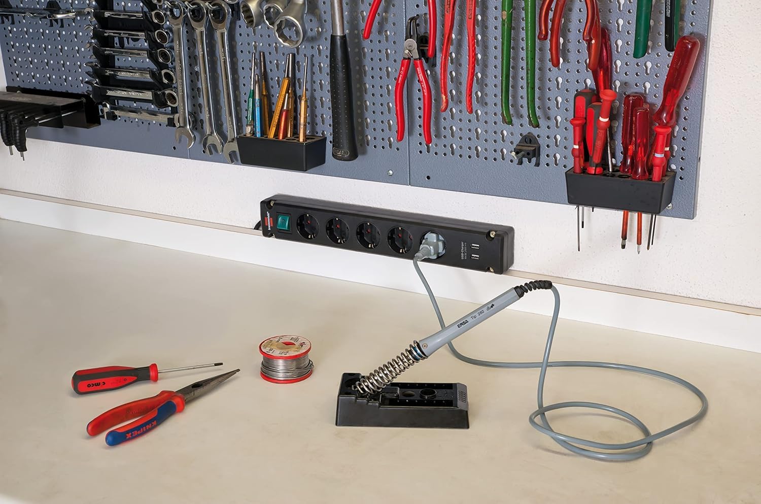 Brennenstuhl Bremounta regleta de enchufes con 5 Tomas Corriente y Carga USB para instalación y fijación (regleta eléctrica con Interruptor, Posibilidad de Montaje y Cable de 3m) Negro (Paquete de 2)