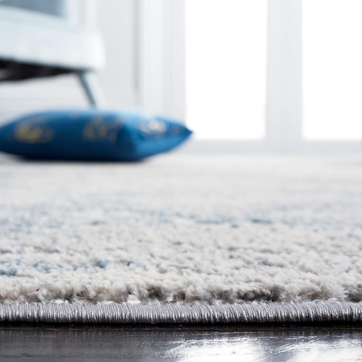 SAFAVIEH Vogue Collection Runner Rug - 2' x 8', Grey & Blue, Modern Abstract Design, Non-Shedding & Easy Care, Ideal for High Traffic Areas in Living Room, Bedroom (VGE214F)
