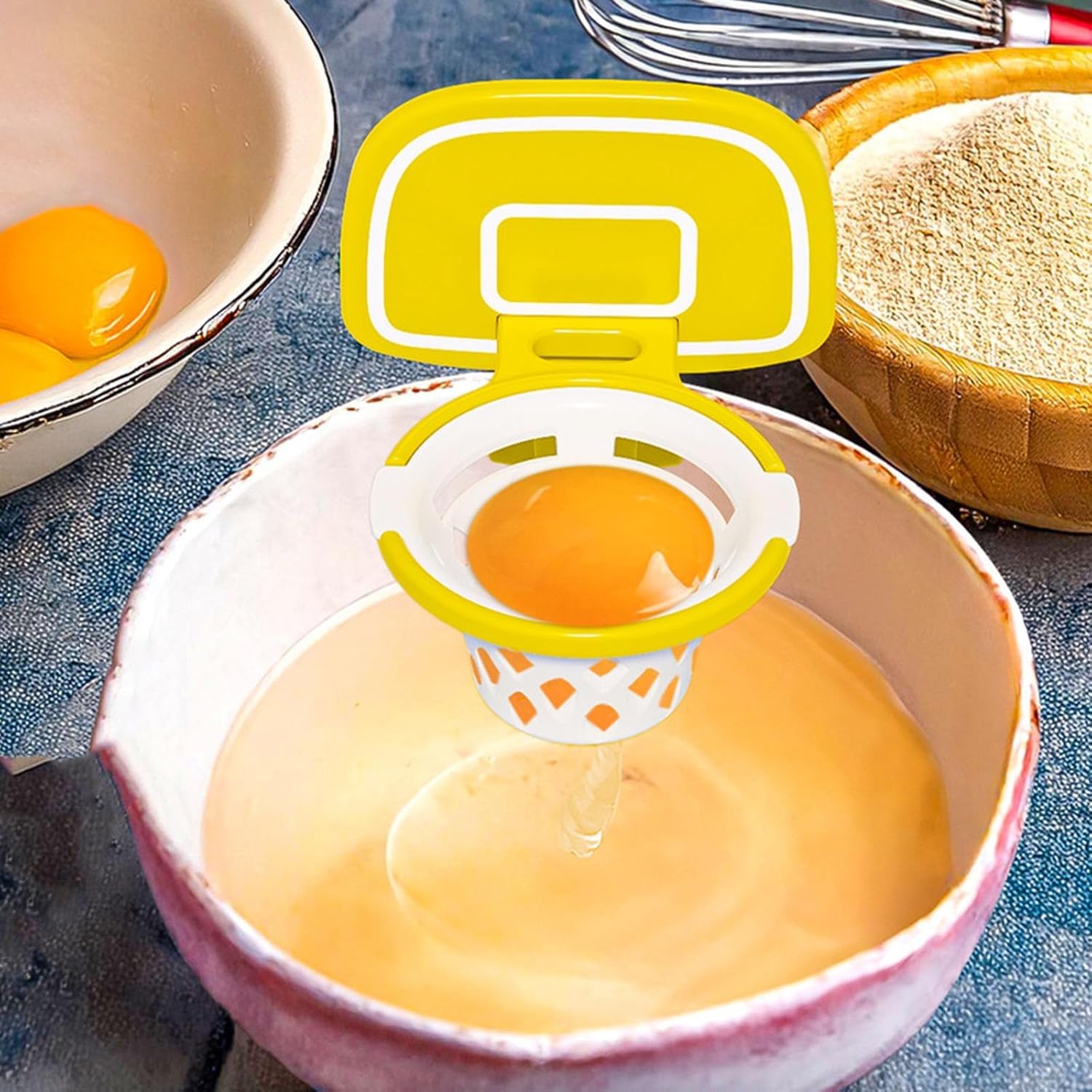 Séparateur d'Œufs Jaune et Blanc en Plastique - Design Panier de Basket, Séparation Efficace et Amusante - Description