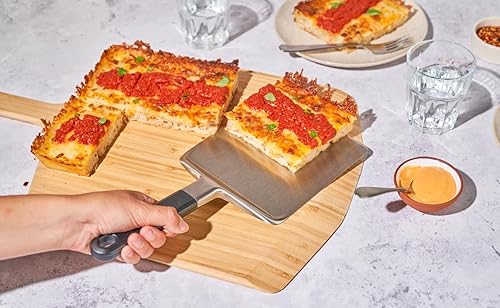 Vista 17 de Ooni Pela de pizza de bambú de 12 pulgadas, cáscara de pizza de madera de 12 pulgadas, paleta de espátula de pizza, tabla de cortar para pizza