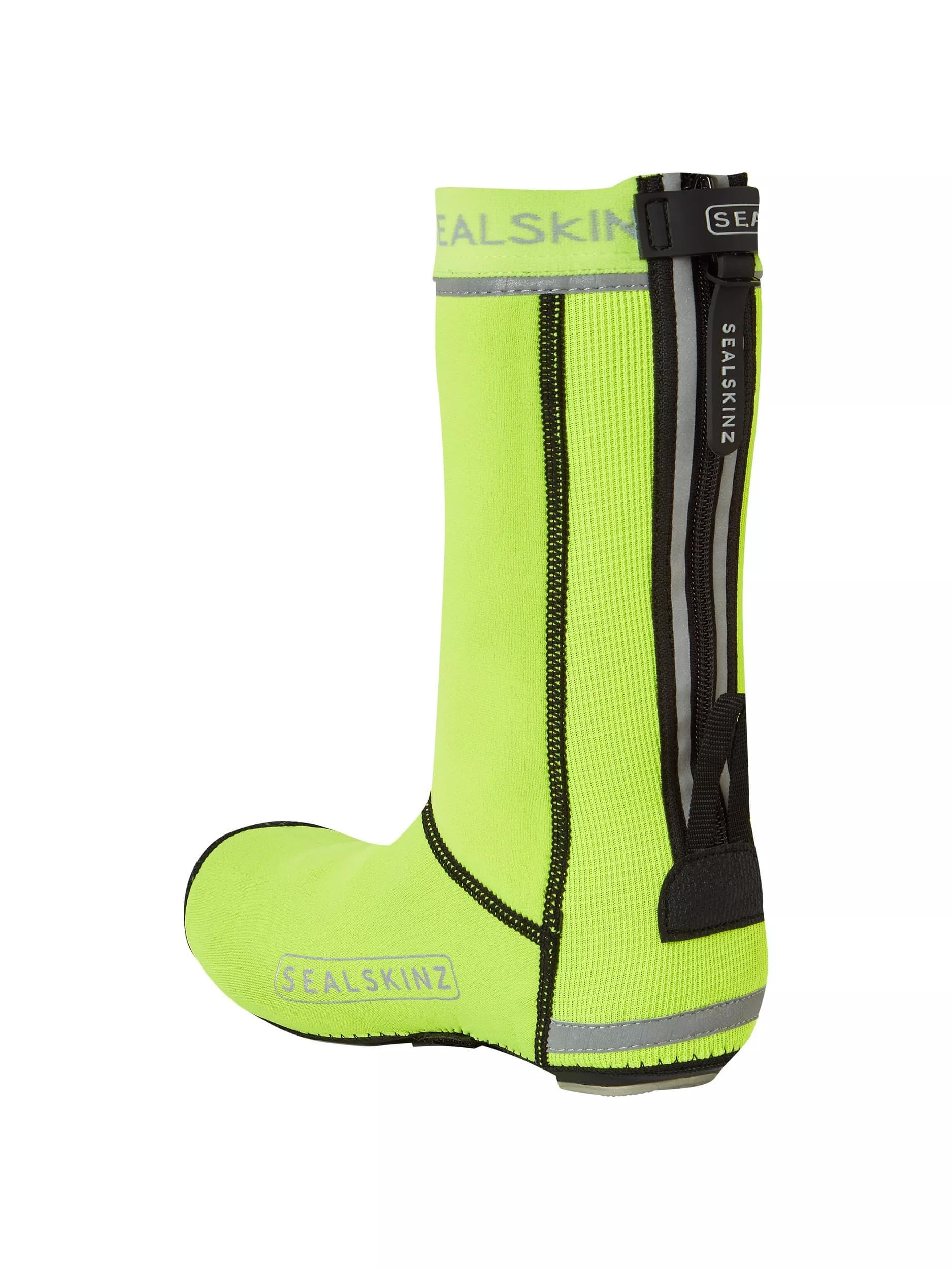 SealSkinz Caston Allwetter Fahrrad Überziehschuh mit geöffneter Schuhsohle