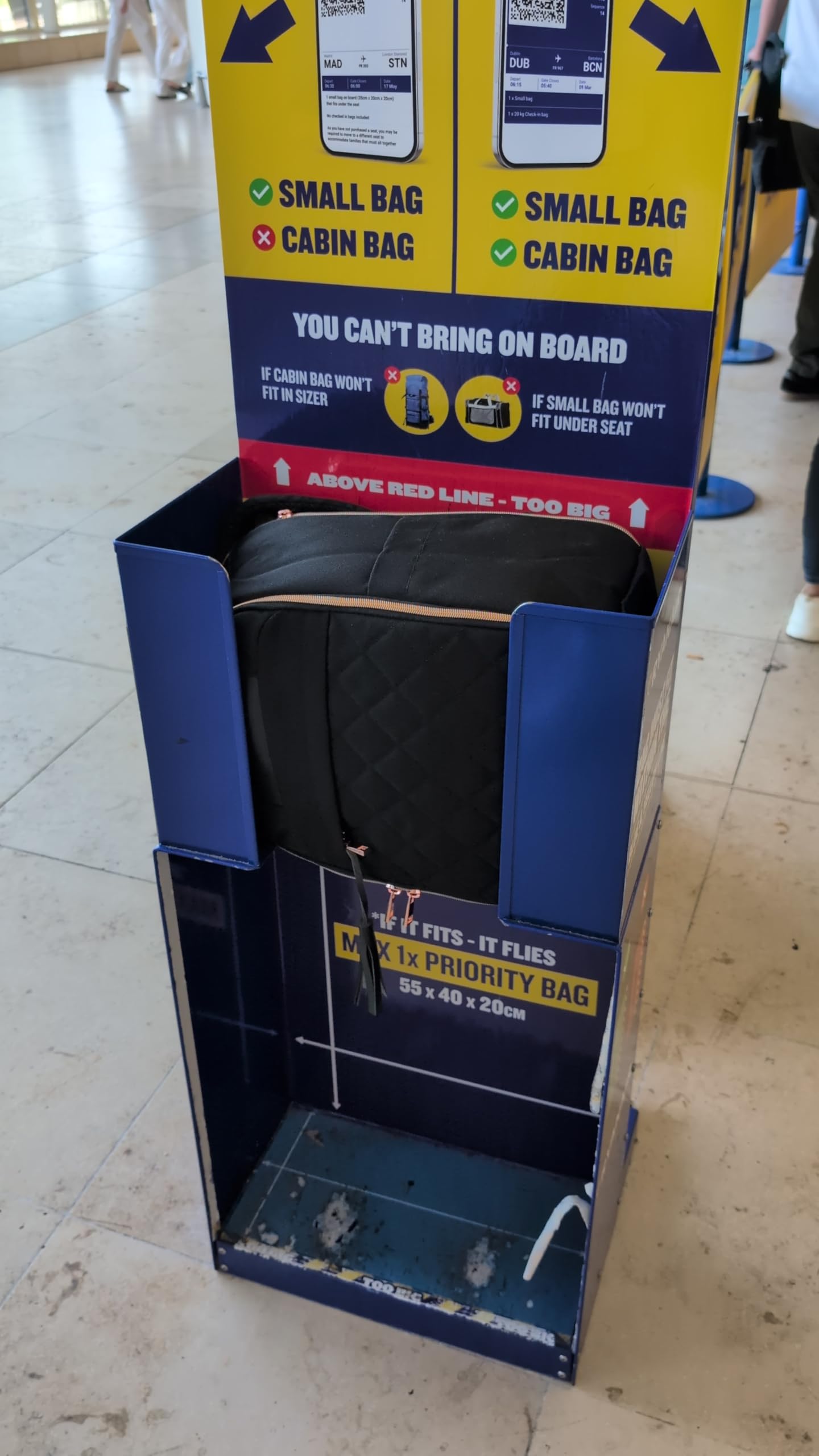 Cabin Max Travel Hack - Zaino 40x30x20 cm per Ryanair, Vueling, Wizzair, Bagaglio a mano 40x30x20 cm adatto per Eurowings 40x30x25 cm e Easyjet sotto sedile 45x36x20 (24 L)