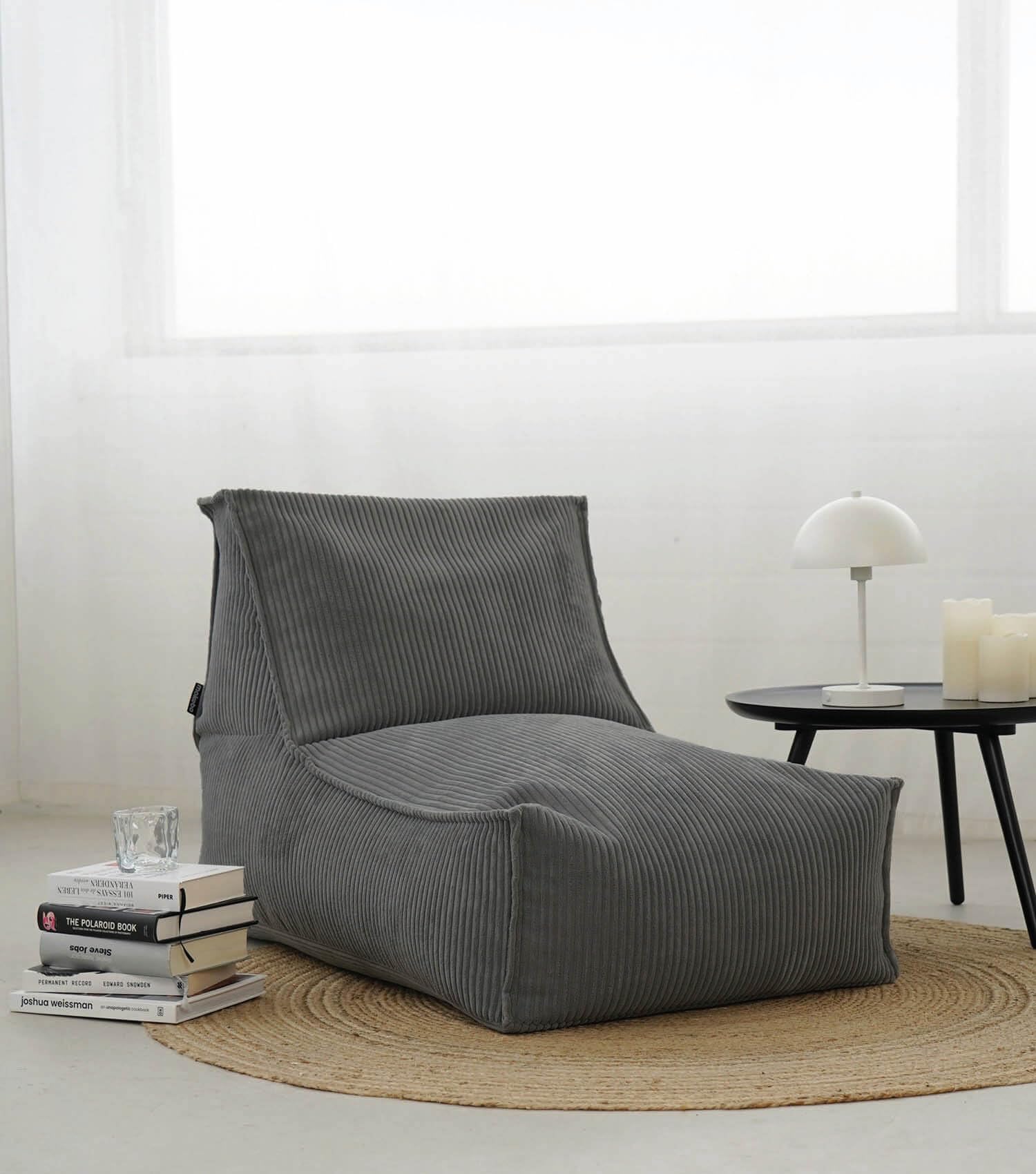 mokebo Sitzsack mit Hocker aus Cord 'Der Gelassene' Made in Germany, Bean Bag, Relaxliege, Bodenkissen mit EPS-Perlen Füllung, kuschelige & gemütliche Liege für Wohnzimmer & Wintergarten in Anthrazit