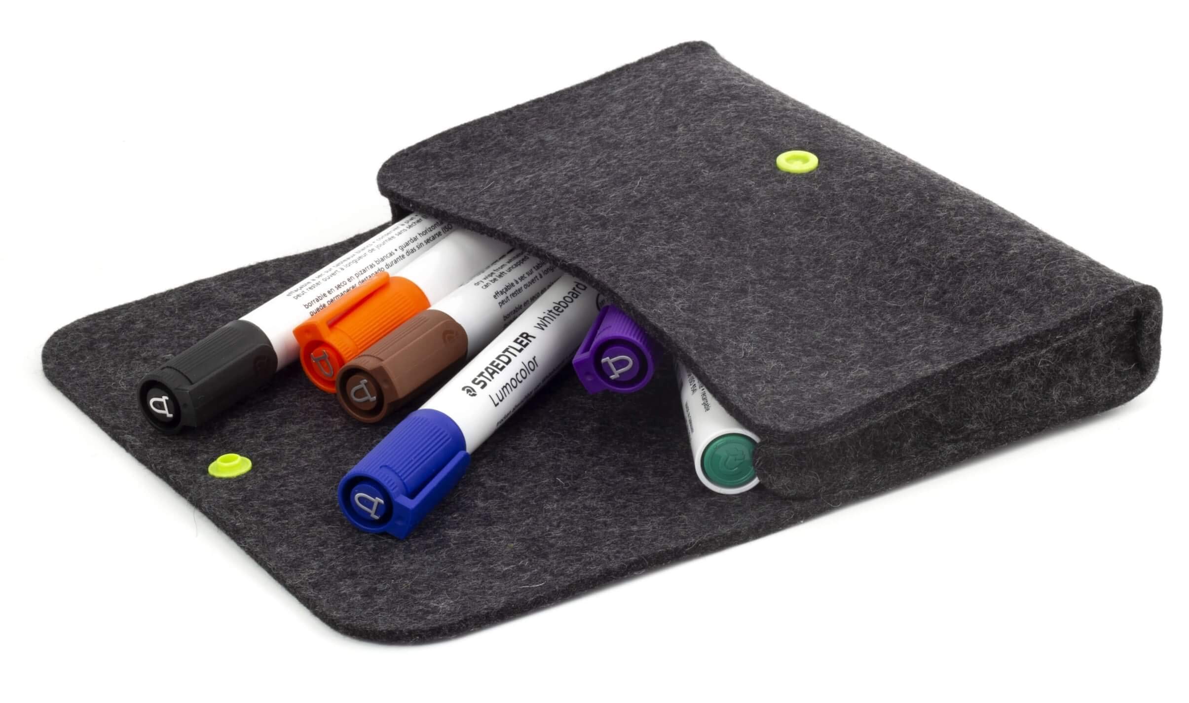 Stilbag Tasche für Elektronik Zubehör aus Wollfilz anthrazit, Knopf apfelgrün