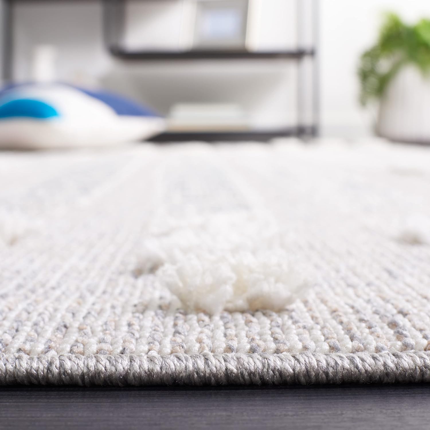 SAFAVIEH Trends Collection Area Rug - 6'7" Square, Grey & Ivory, Modern Textured Design, Non-Shedding & Easy Care, Ideal for High Traffic Areas in Living Room, Bedroom (TRD122F)