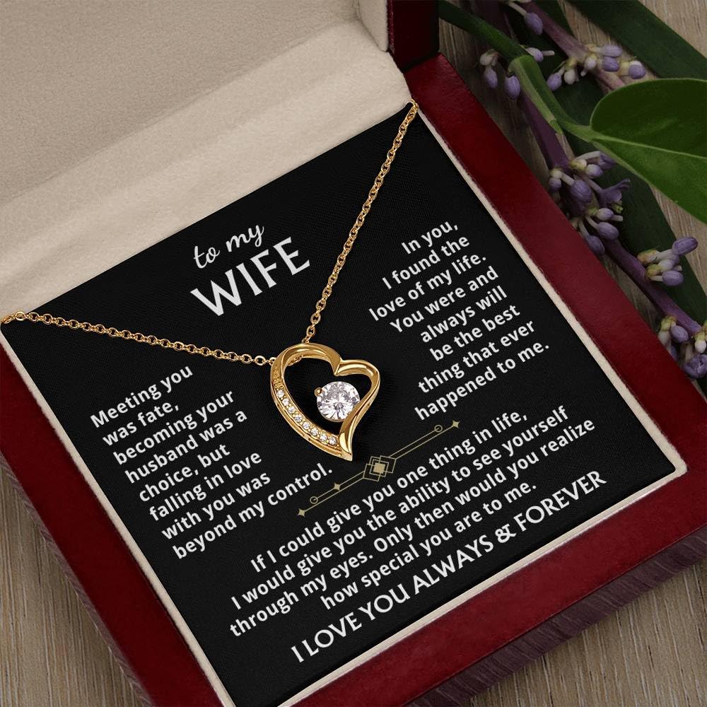 romantic christmas gifts for wife - necklace detail closeup