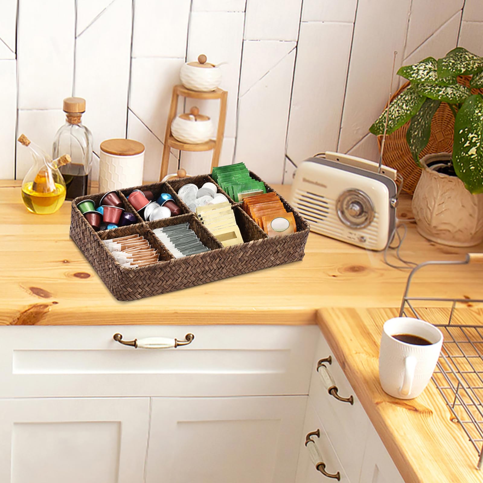 SUMTree Teebeutel Organizer Box Aufbewahrungsbox mit 8 Fächern Geflochten Aufbewahrungskorb aus Seegras 34,5x20x6 cm Kaffeefarben Teebeutelablagen für Kaffeebeutel, Gewürzbeutel für Büro, Esszimmer