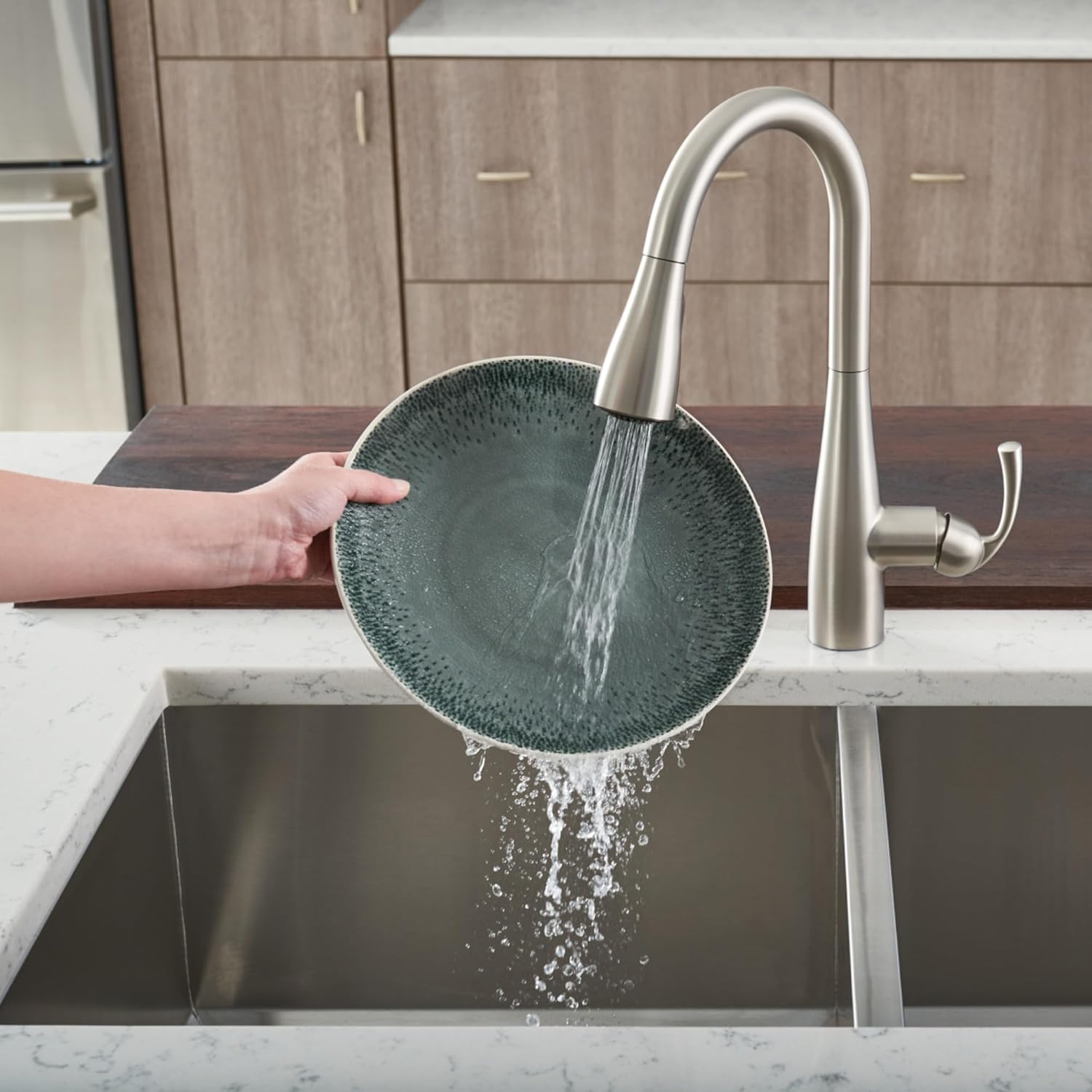 Moen Essie Spot Resist Stainless Pulldown Sprayer Kitchen Sink Faucet Set with Modern Pump Soap Dispenser, 87014SRS