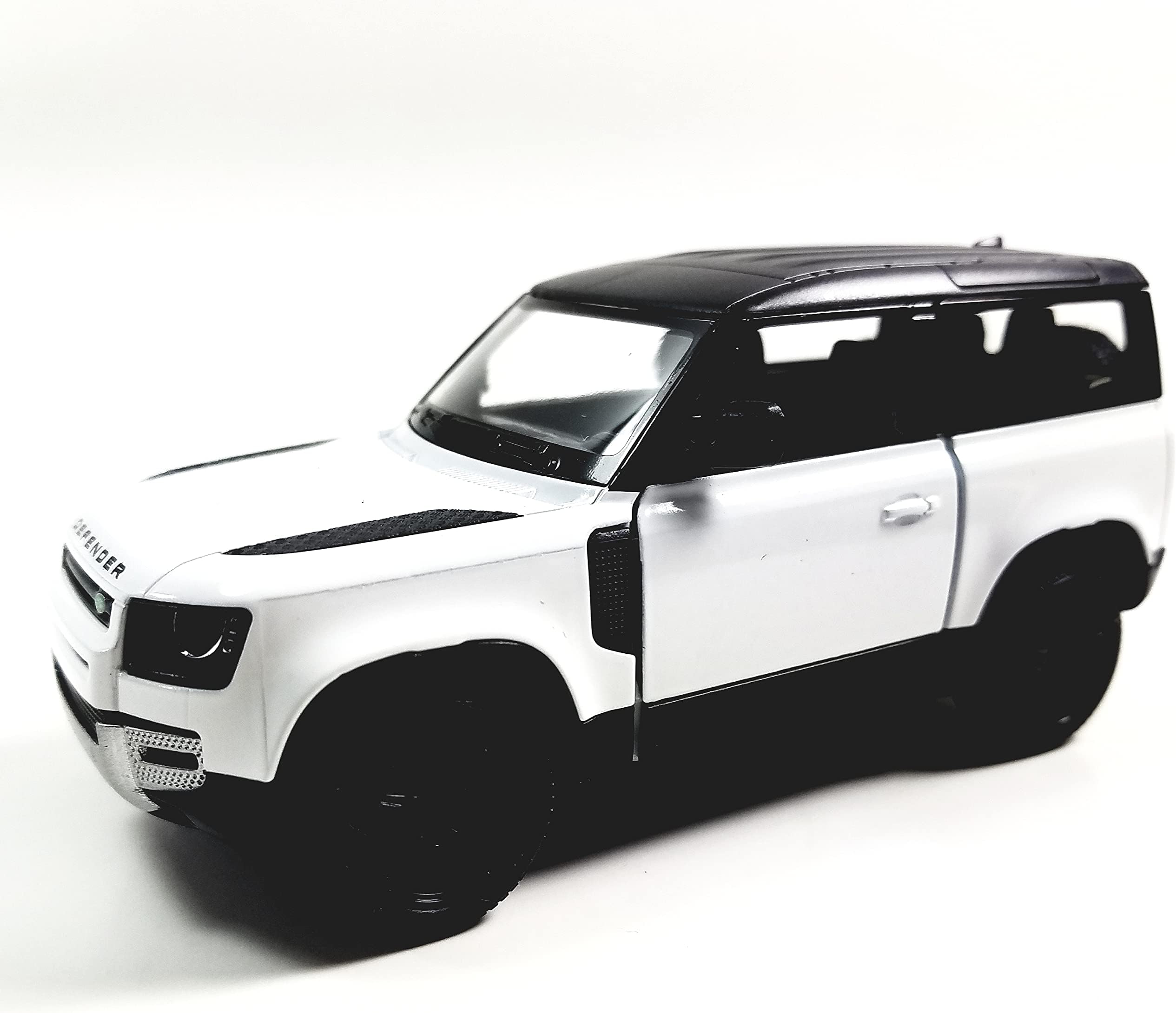 Kinsmart Land Rover Defender 90 Eggshell White 136 Scale Diecast SUV,SMALL