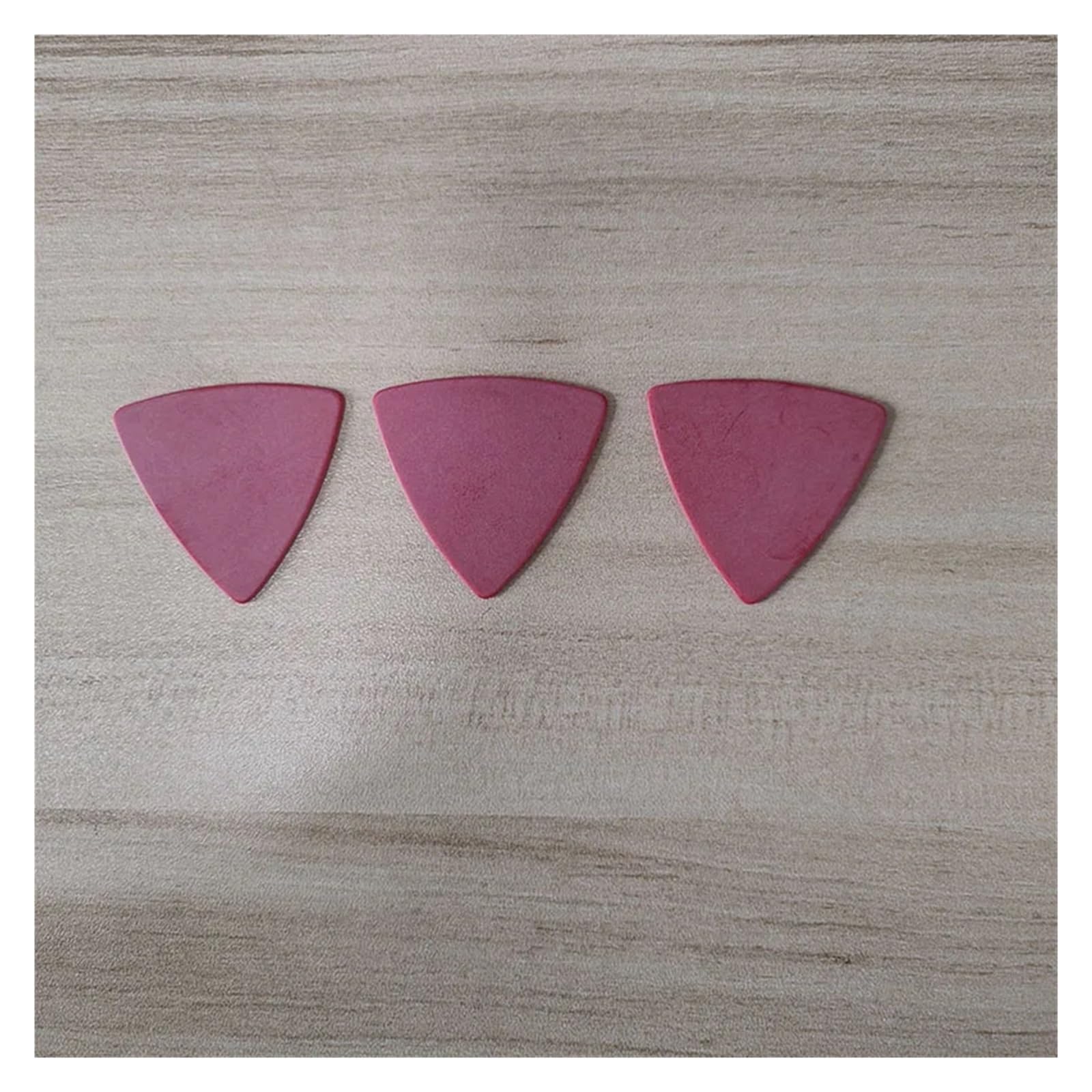 Plettri For Chitarra Triangolari Da 100 Pezzi, 1,0 Mm, Rosso | Plettri for chitarra triangolari da 100 pezzi da 1,0 mm - superficie opaca rosso scuro non stampato