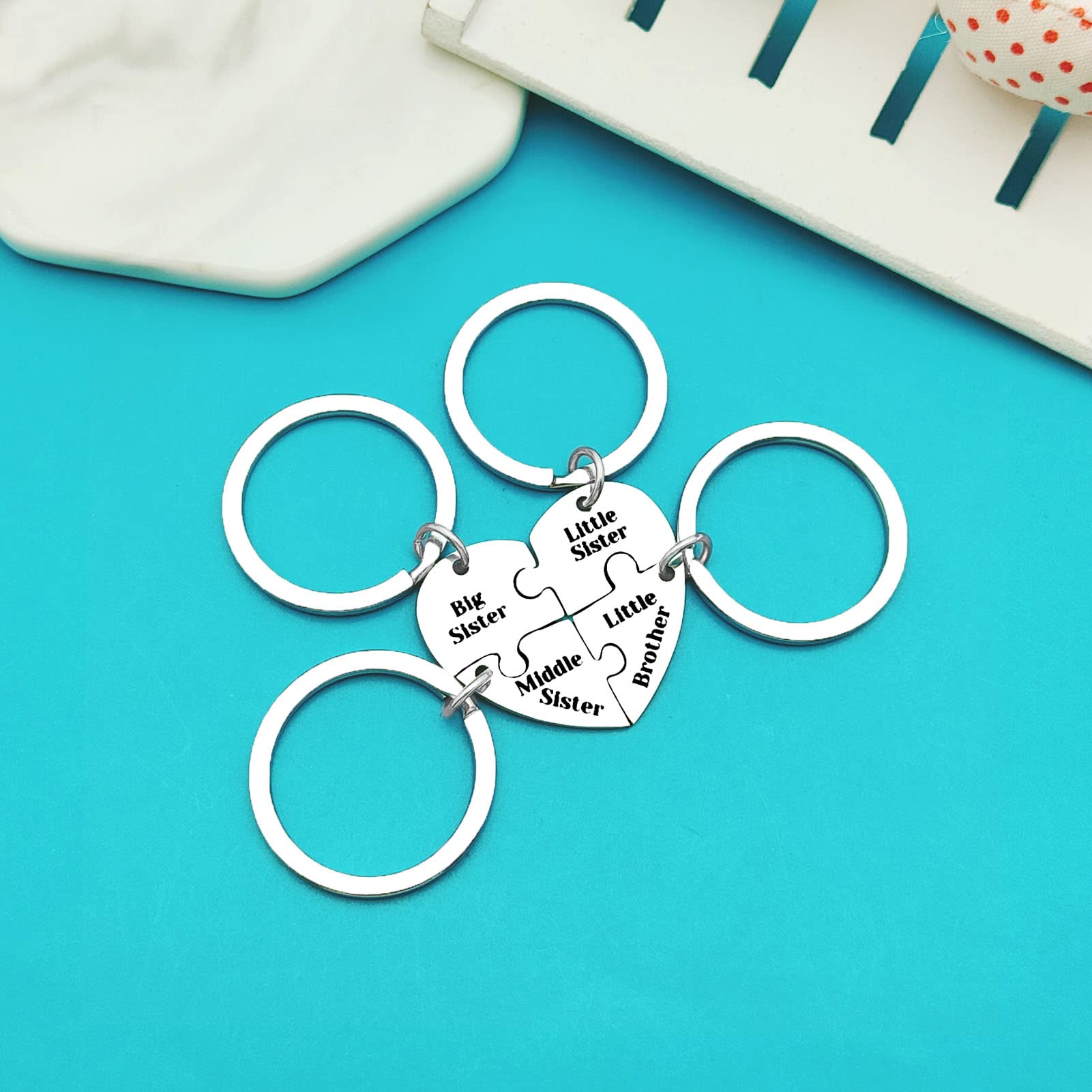 Xiahuyu Sister and Brother Gifts Keychain 4pcs for Big Middle Little Sister Little Brother Matching Keychain Set Christmas Birthday Gift Sibling Gifts for Sisters Brothers