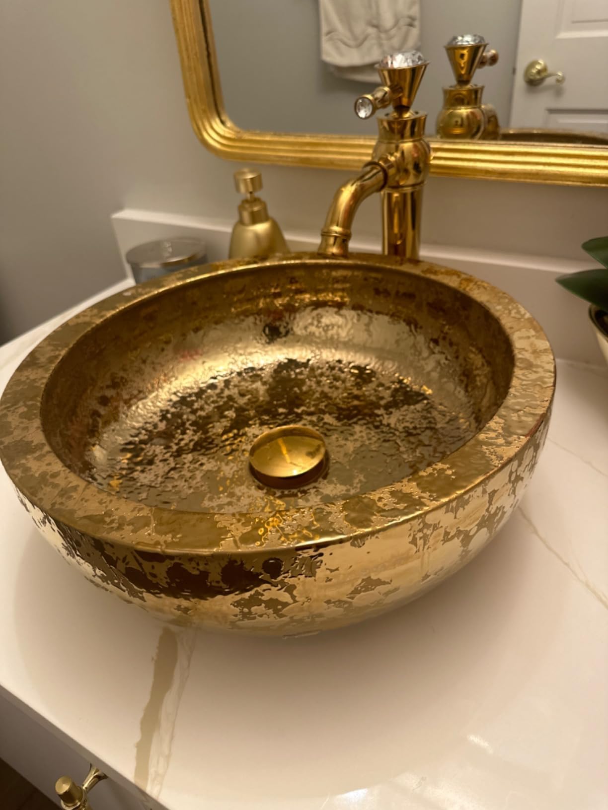 Gold Vessel Waschbecken Schüssel Luxus Gold glasierte Keramik Waschtischplatte Waschbecken für Toilette Badezimmer Bar Durchmesser 41 cm Größe