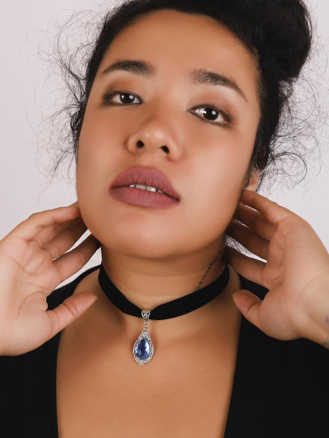 Sacina Blue Victorian Velvet Choker, Gothic Goth Choker Necklace, Vintage Costume Jewelry, Christmas Jewelry Gifts for Women - Image 3