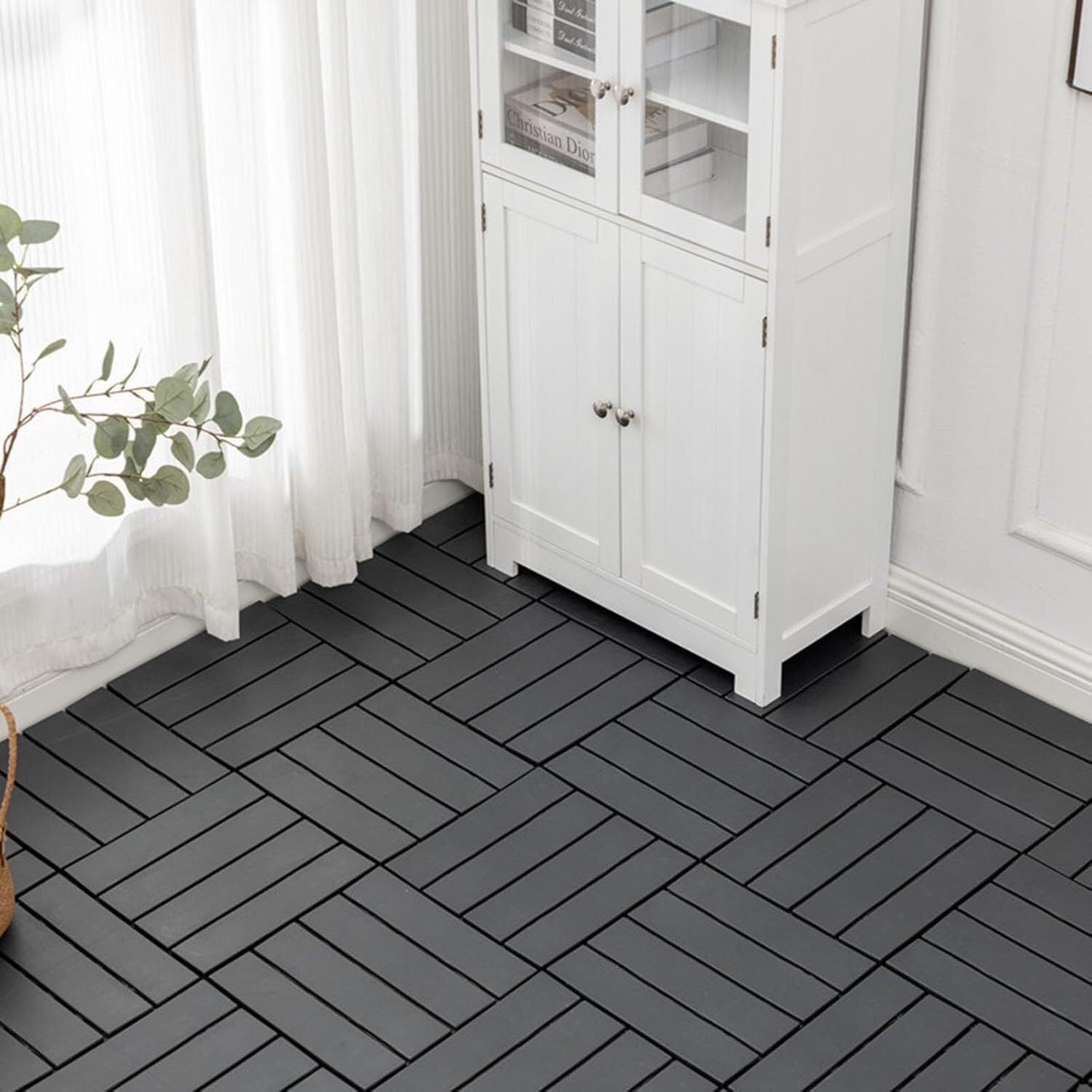 Carreaux de terrasse en plastique clipsables gris foncé pour sol extérieur