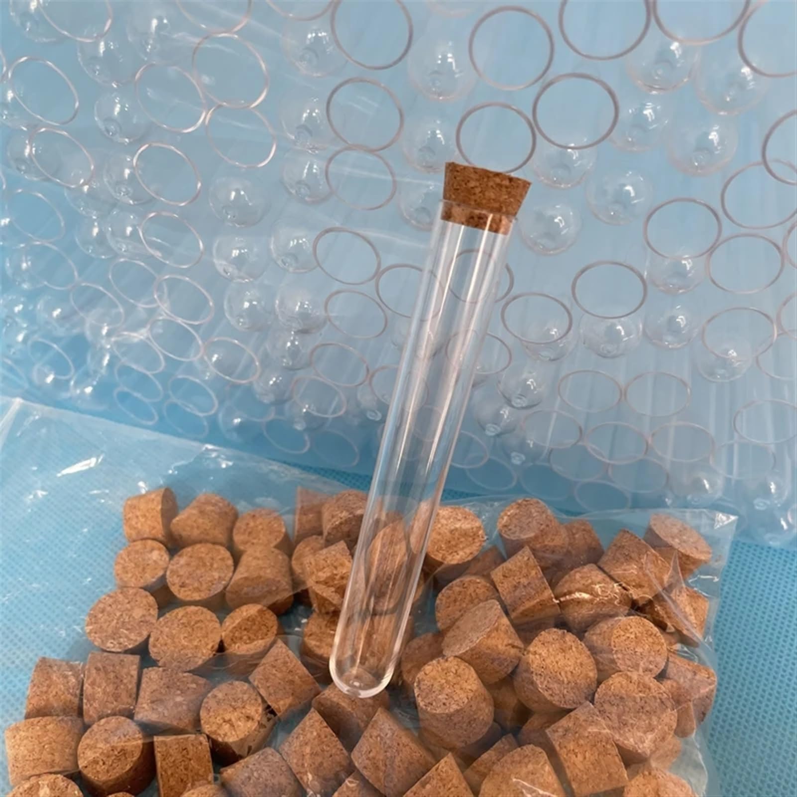300 szt./opakowanie 15 x 100 mm przezroczysta plastikowa probówka z korkiem spód w kształcie litery U do materiałów laboratoryjnych biurowych, fiolka na upominki ślubne