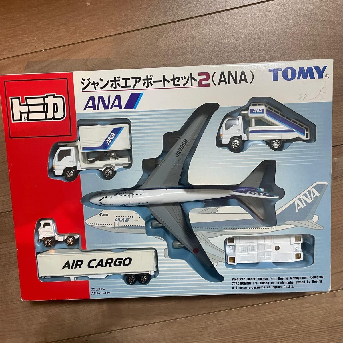 Amazon.co.jp: トミカ ANA ジャンボエアポートセット2 : おもちゃ