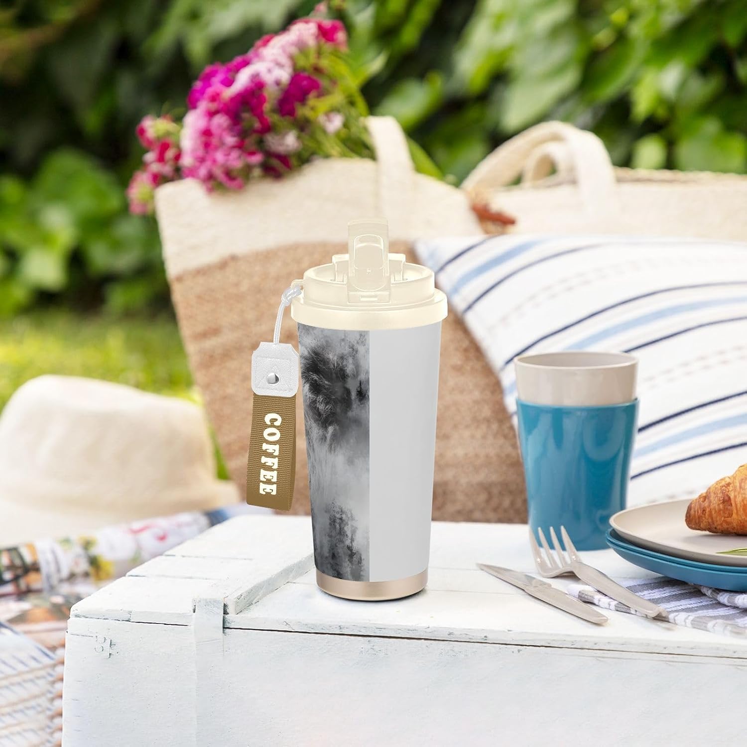 Insulated Coffee Mug Lion Portrait White with Straw & Flip Lid, 16.9oz Iced Tumbler Cup, Double Wall Vacuum Mug for Travel Office Camping