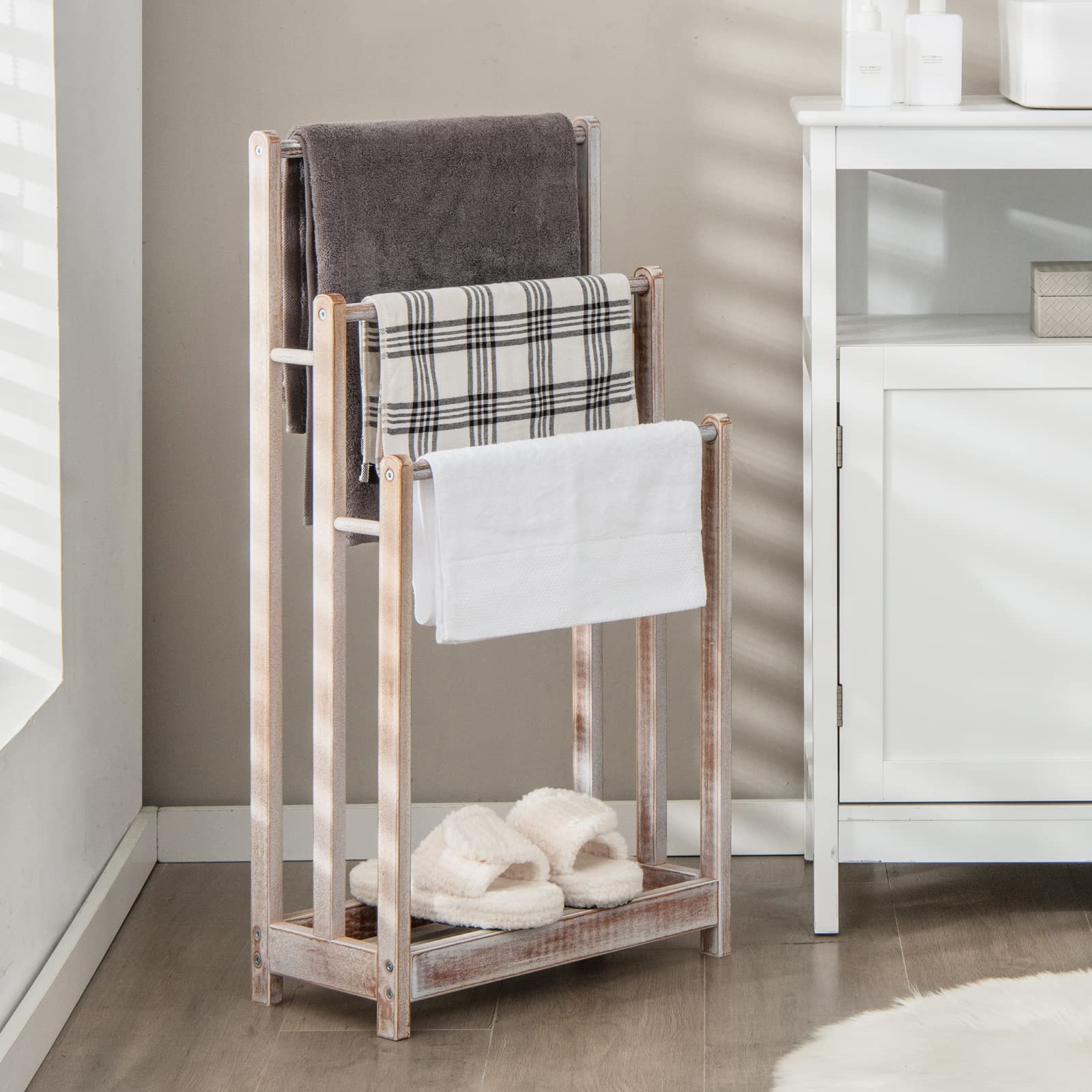 COSTWAY Portasciugamani in Legno da Terra, Porta Asciugamani a 3 Livelli con Mensola Inferiore, Dispositivo Anti-Ribaltamento, Supporto Leggero per Asciugamani da Bagno e Stanza Lavanderia (Bianco)