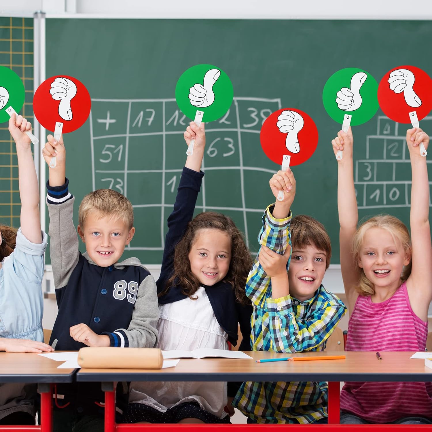 Fuutreo 70 Pcs Voting Paddles Thumbs up Thumbs Down Paddles Yes or No Paddles Teacher Classroom Event Supplies Plastic Auction Paddles Auction Signs Classroom Green Red for Teacher Student Interaction