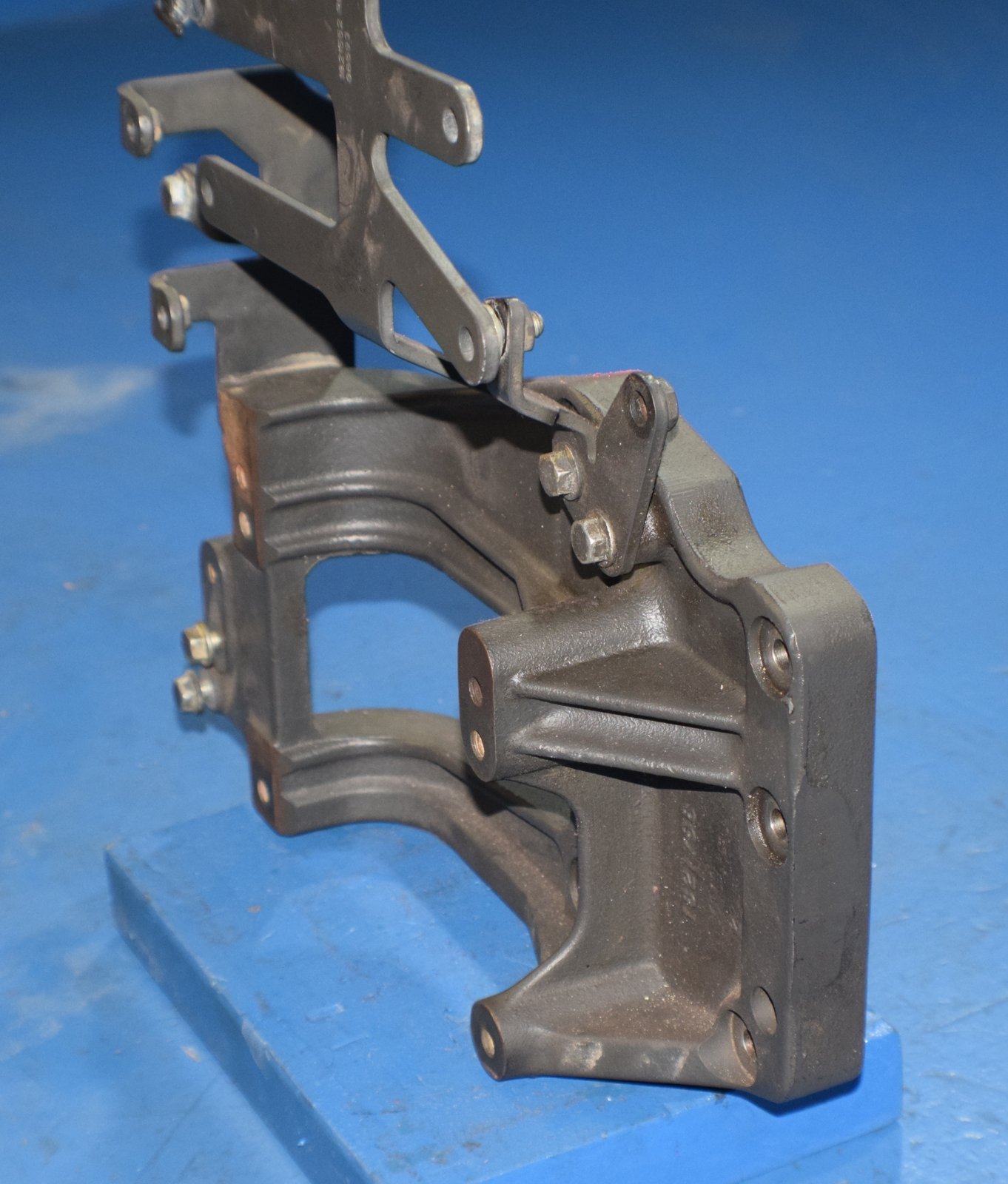 Amazon.com: PACCAR MX13 ACCESSORY ENGINE BRACKET PN 1821768 >> LOW 