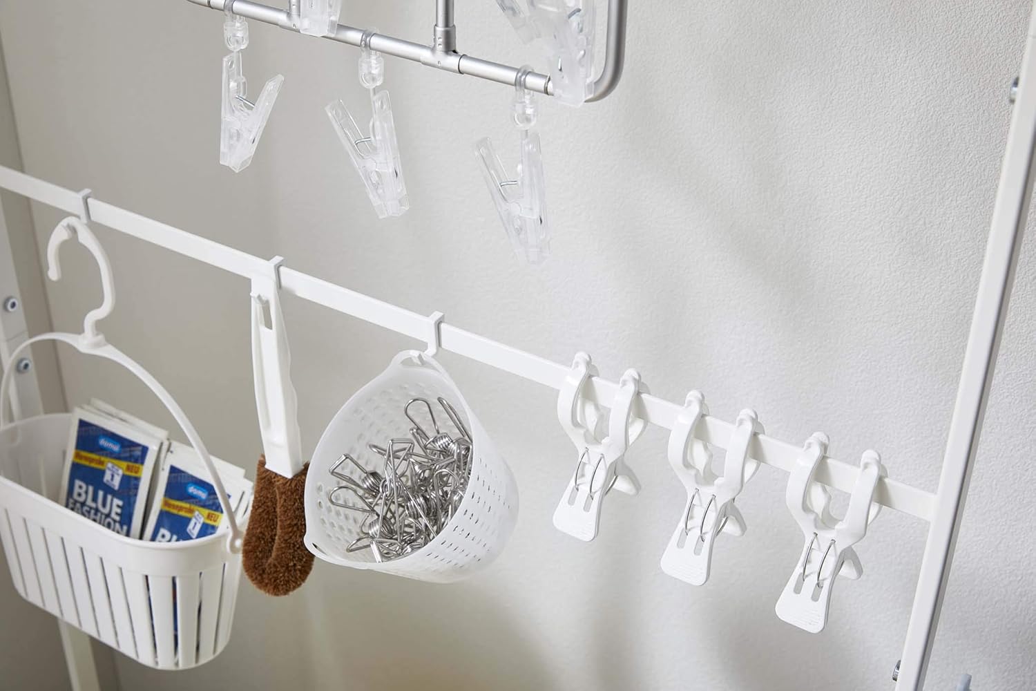 Amazon 山崎実業 ベランダ収納 掃除道具 収納ラック キャスター付き ホワイト 約w72 5xd35xh141cm タワー ガーデニング 収納 4346 オープンシェルフ ラック オンライン通販