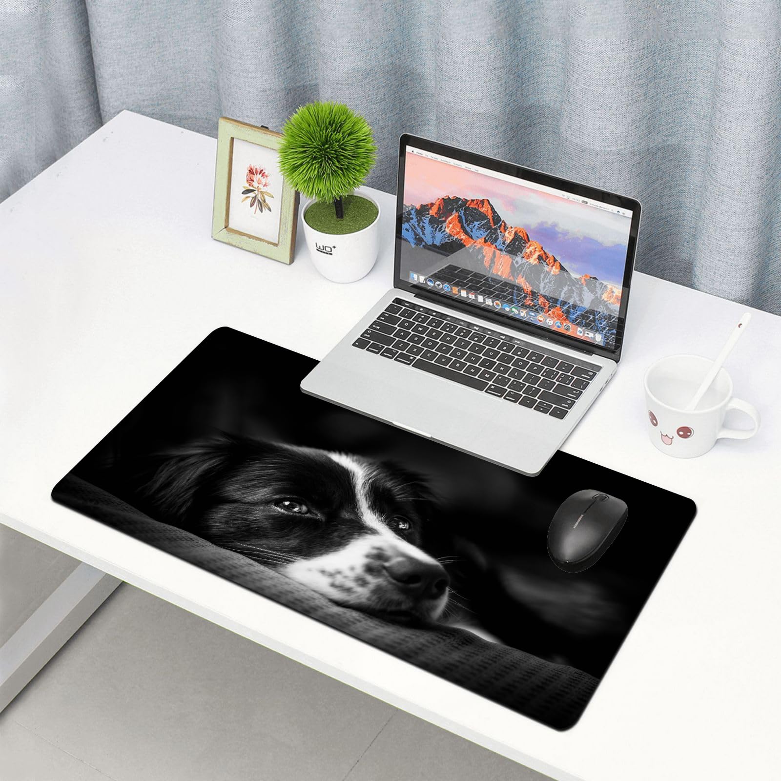 Tappetino per mouse da gioco,grande,antiscivolo,impermeabile,con bordi cuciti,Foto emozionale verso il basso border collie in bianco e nero,per gaming,ufficio,casa,40x90 cm