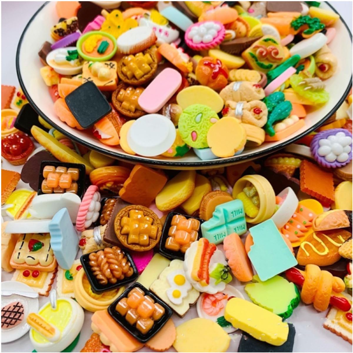 100 sztuk miniatur żywicznych artykułów spożywczych, akcesoria do domku dla lalek, zestaw obiadowy, pizza, ciasto, chleb do kuchni, zabawki edukacyjne dla dzieci i dorosłych, styl losowy