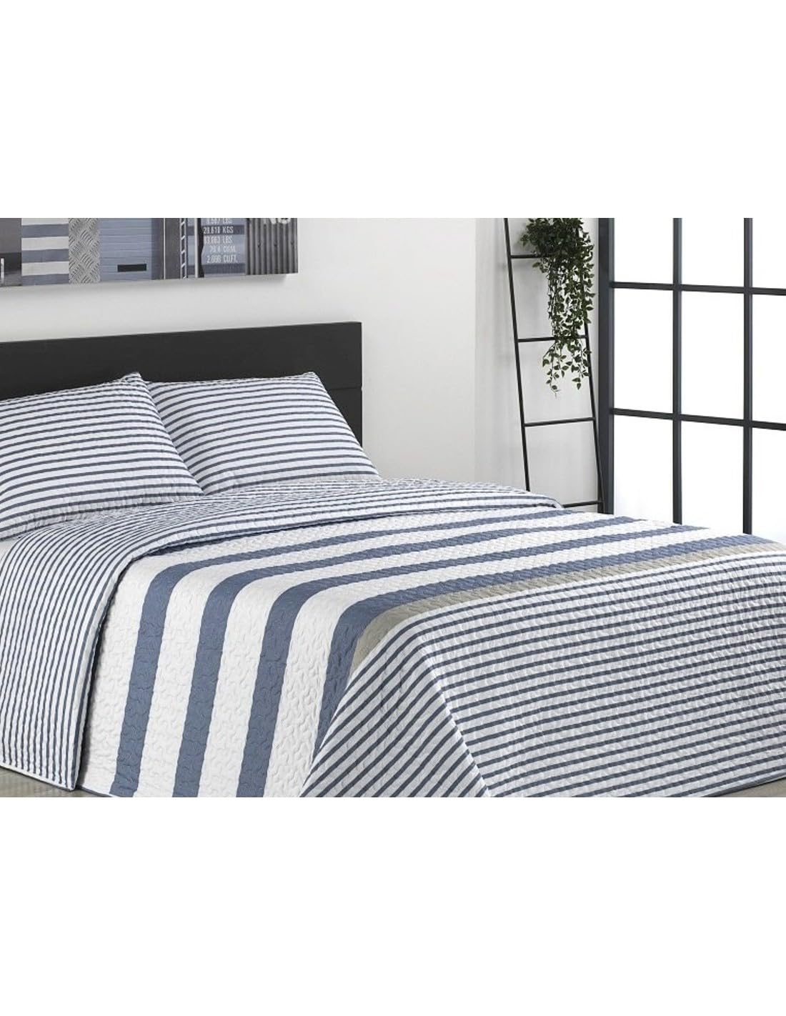 Colcha Bouti Reversible Newport con Estampado de Rayas Azul y Blanco, Acolchada con Ligera Guata para Entretiempo, Textil Hogar de Poliéster, Elegante Estilo Marinero para Dormitorio (135)