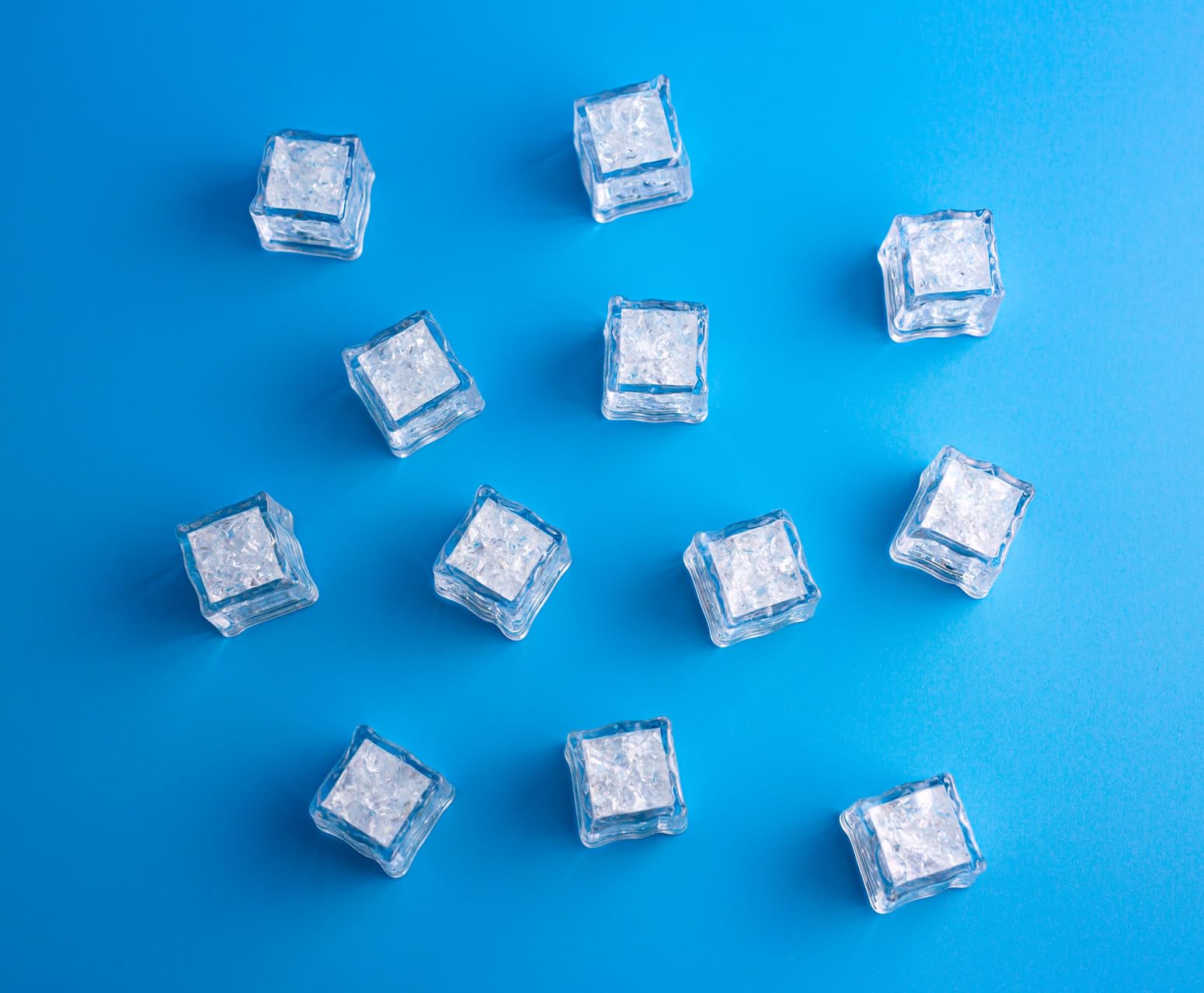 12 cubitos de hielo LED – luminosos intermitentes para bebidas, impermeables y reutilizables, decoración para fiestas, bares, bodas, champán, whisky y cócteles
