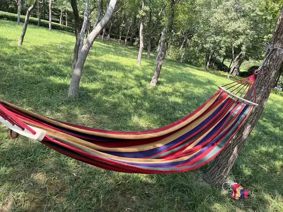 Portable Canvas Hammock, Multi-Color Striped, Indoor Outdoor Hanging Bed with Safety Guard (蓝色)