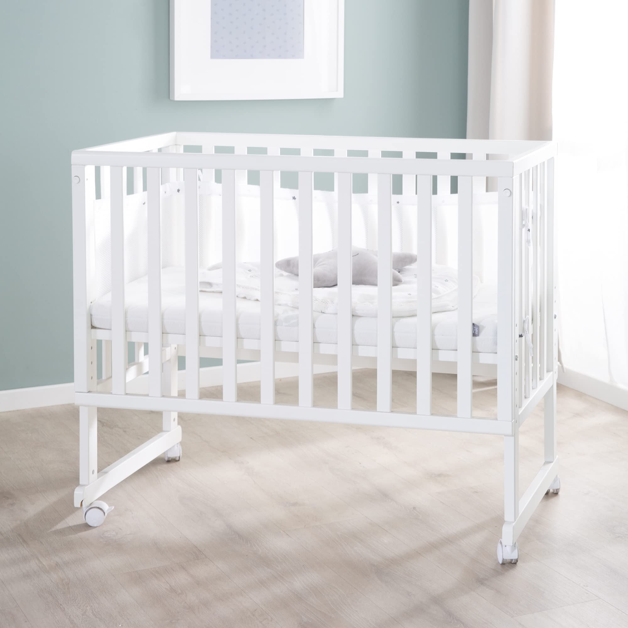 roba Lit Cododo 45 x 90 cm safe asleep® 3 en 1 - Hauteur Réglable - Berceau + Matelas + Barrière en Toile + Bordure en Maille + 4 Roulettes à Freins - Ensemble de Lit Bébé - Bois Blanc
