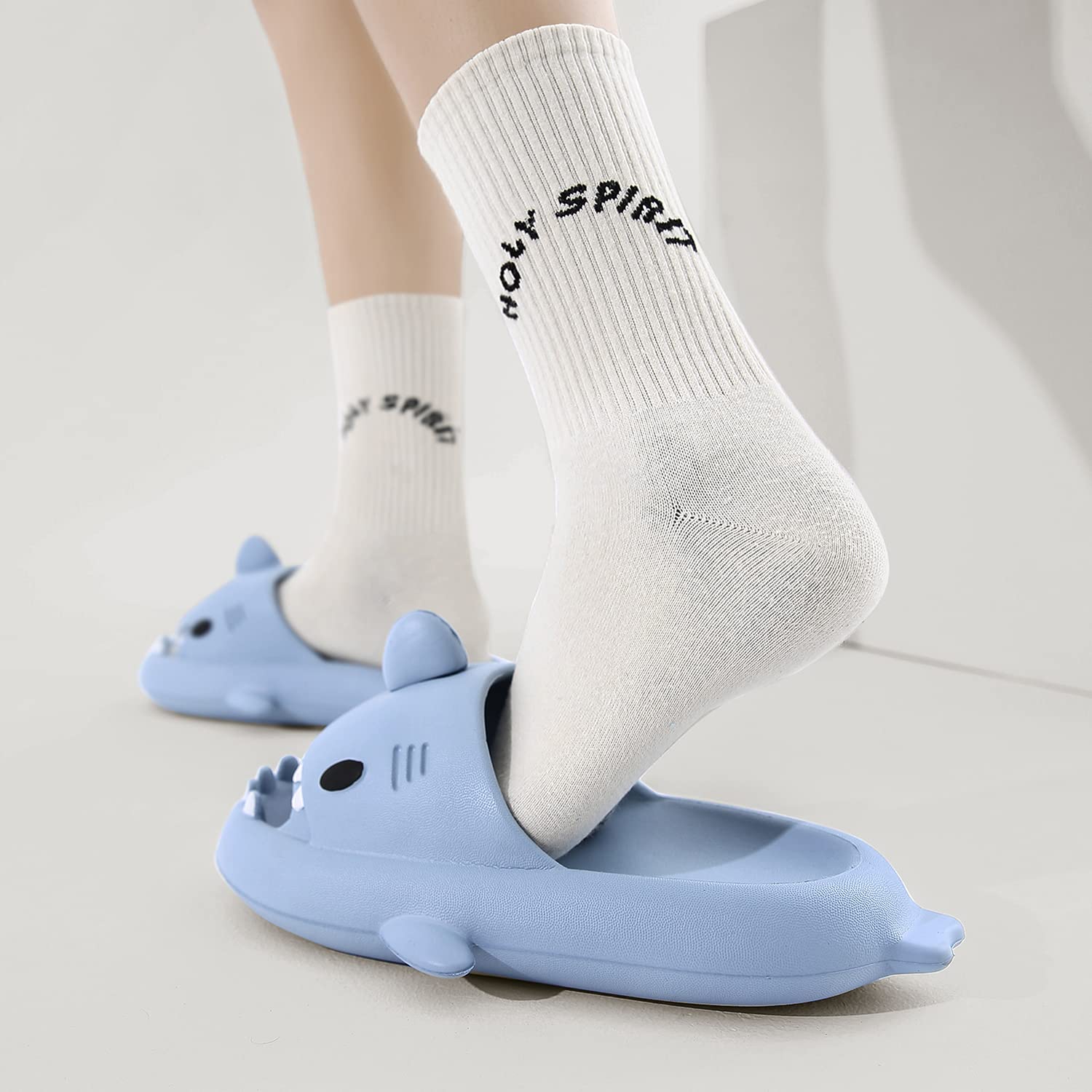 Claquettes de Requin Femme Homme Chaussons de Piscine et Plage Antidérapante Sandales de Bain à Bout Ouvert Shark Slides Slippers