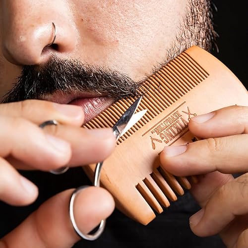 Miniatura 10 de Viking Revolution Kit de cuidado de la barba para hombres el kit definitivo de aseo de barba incluye cepillo de barba 100 jabalí peine de barba de
