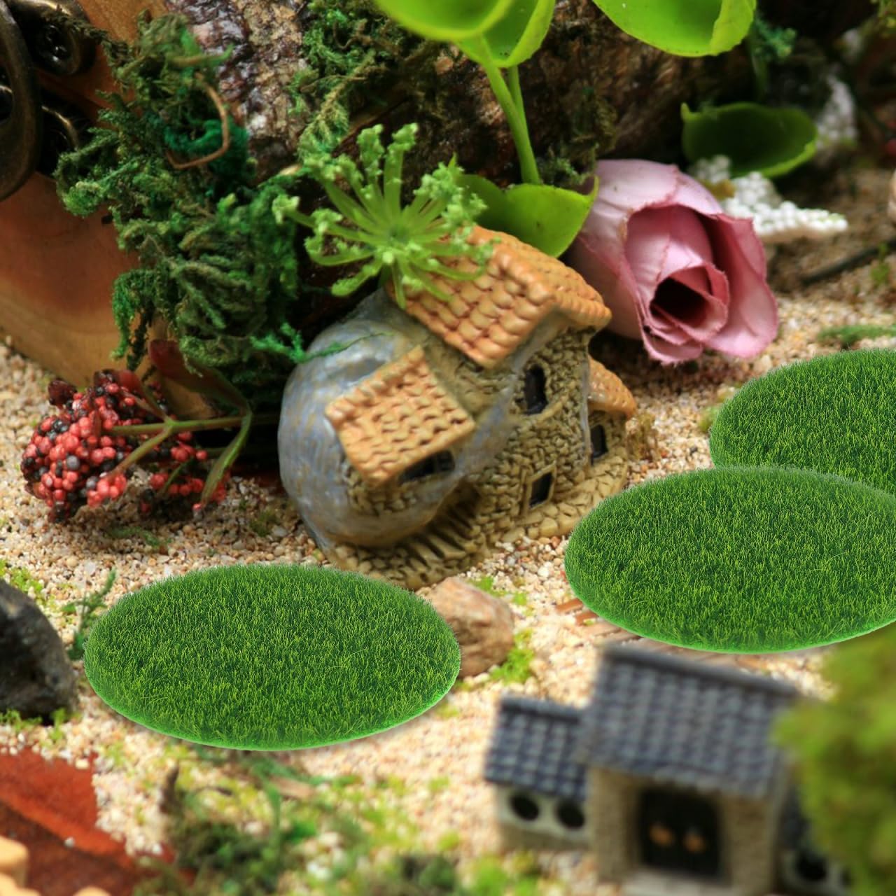Yardwe 8Pcs Round Miniature Artificial Grass Mats for DIY Fairy Gardens - Realistic Simulation Lawn with Green Moss Turf Decorative Dollhouse and Outdoor Garden Craft Supplies