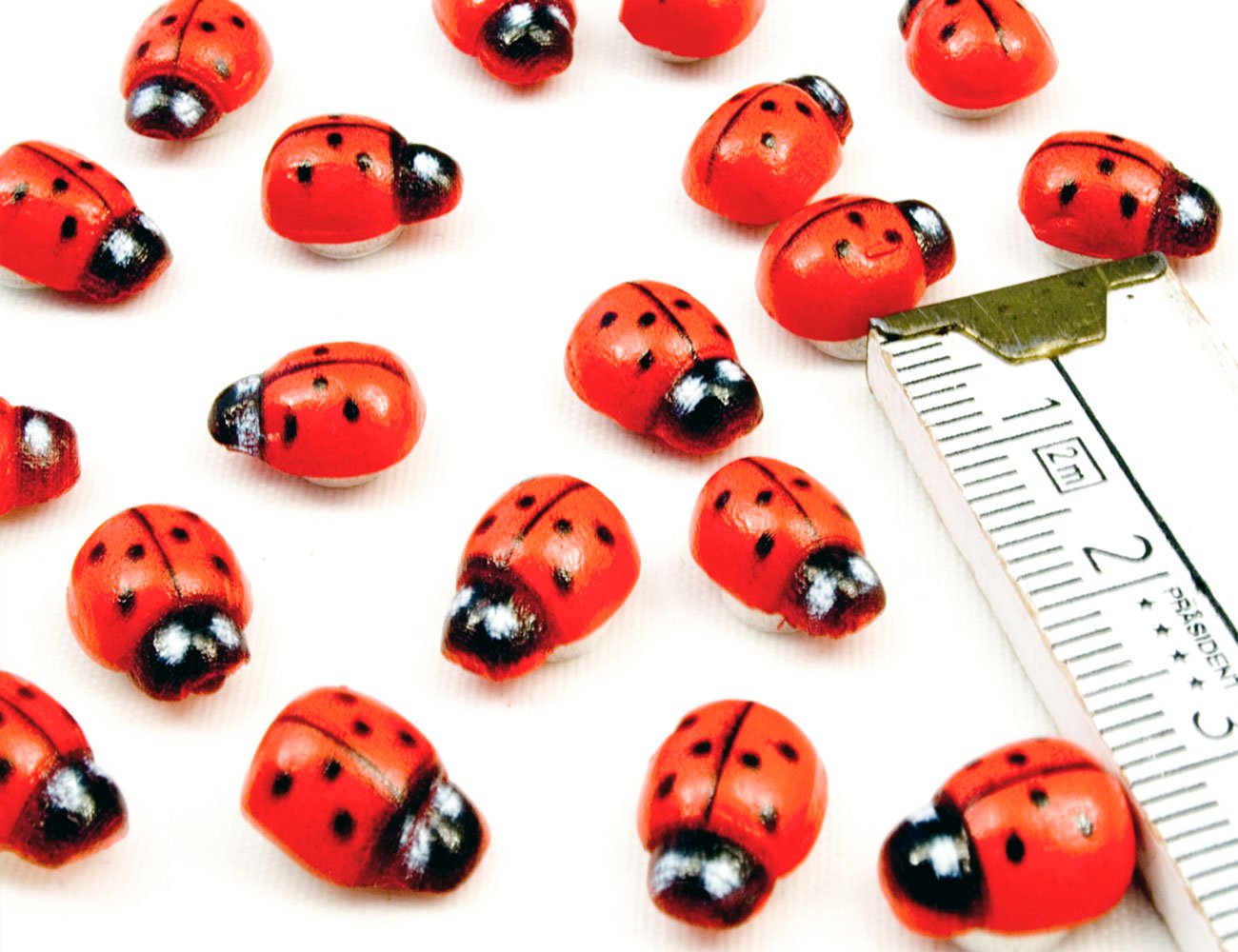 Mela con coccinella, colori giallo e rosso, portafortuna Miniatura in vetro in miniatura