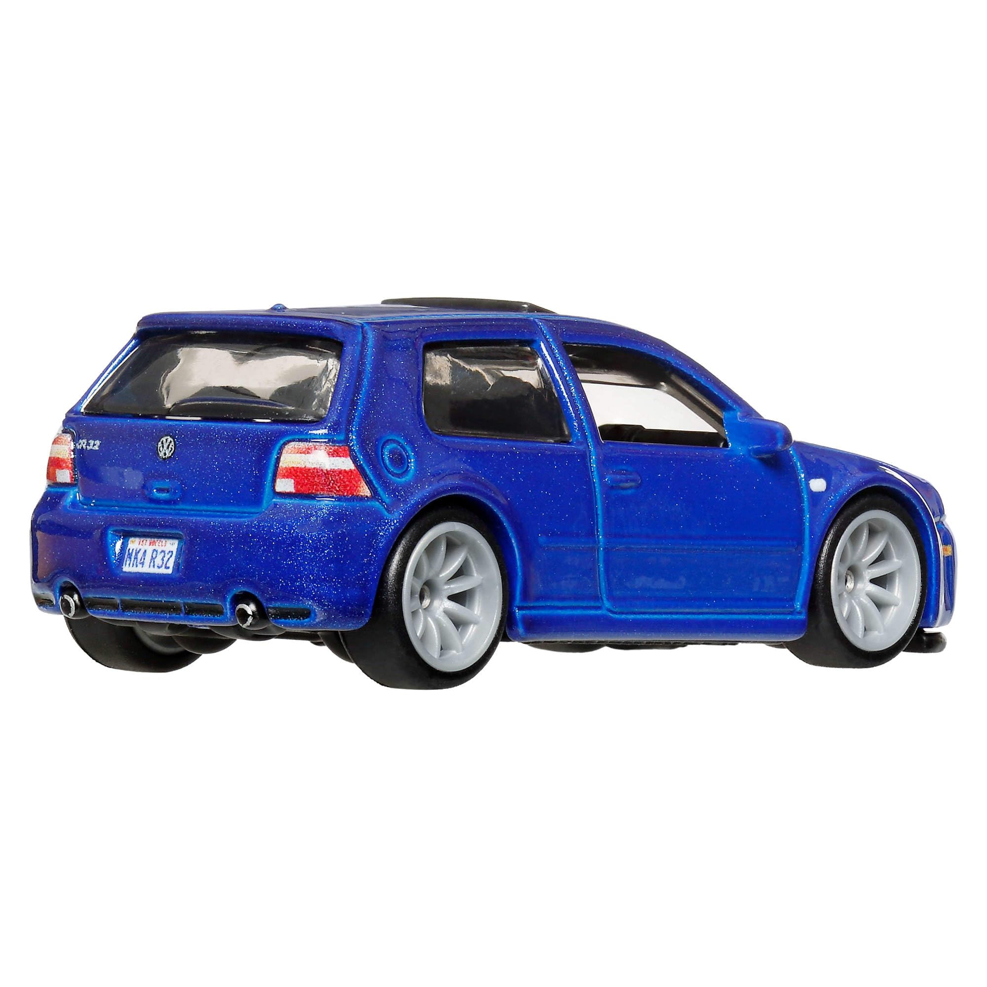 Hot Wheels Premium Car Culture (2004 Volkswagen Golf R32 & Volkswagen Golf MK7), set da 2 veicoli collezionabili in scala 1:64 con pneumatici Real Riders e telaio in Metallo, 3+ anni, JHW49