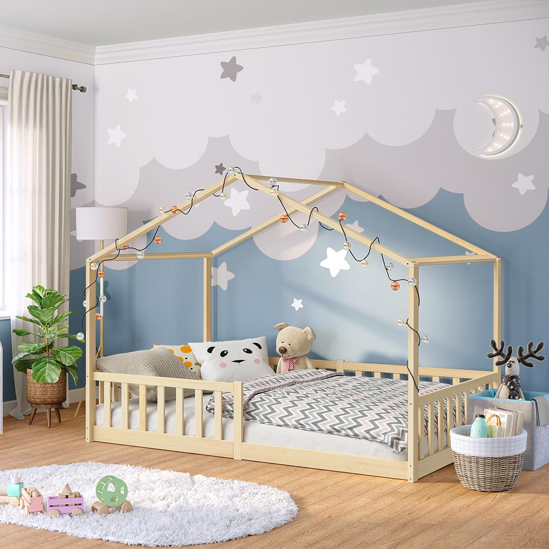 Bellabino Bia Kinderbett 120x200 cm – Hausbett mit Rausfallschutz & Lattenrost – Montessori Bodenbett aus Massivholz Kiefer – Natur  (Selbstständigkeit, Rausfallschutz, 120x200 cm)
