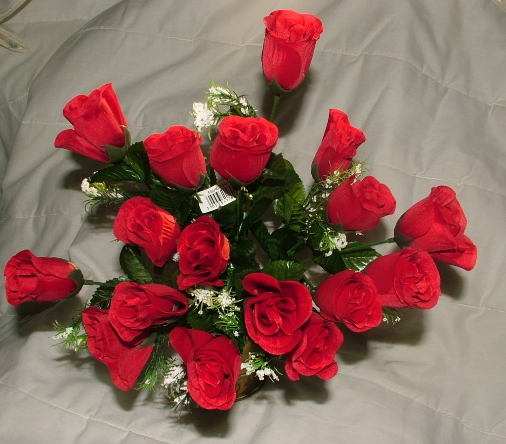 Beautiful Red Artificial Rose Bud Bush /Bouquet with Gyp 18 Heads - Home Wedding Anniversary Grave