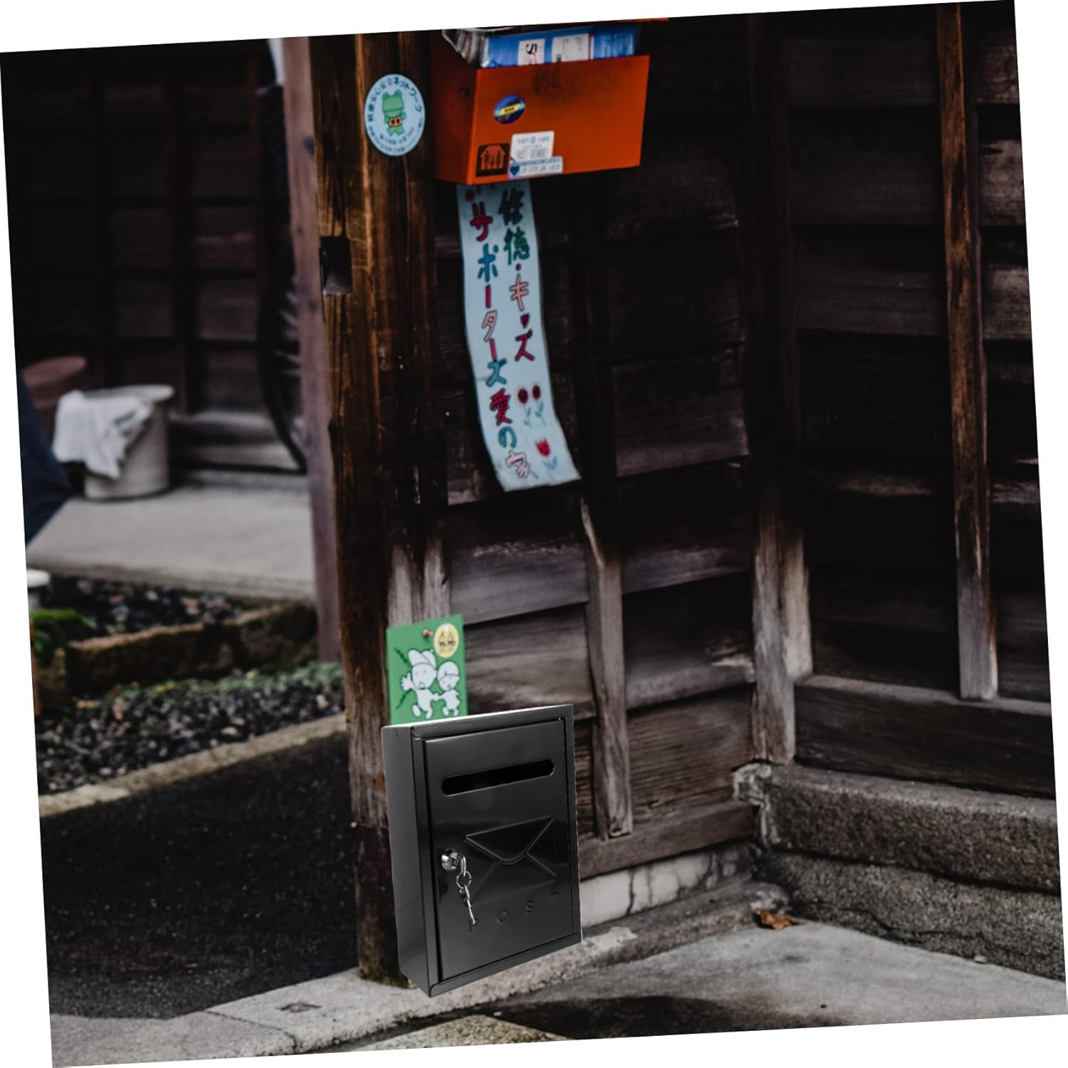 Wall-Mount Mailbox Vintage Outdoor Metal Post Box Lock Letter Box for Home and Easy to Install Finish