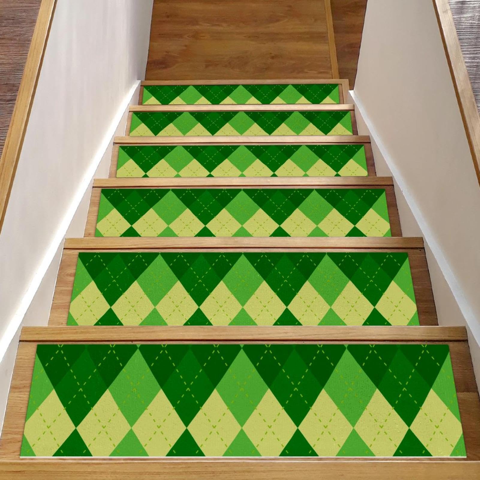 Alfombras antideslizantes para escaleras de madera que solucionan los resbalones en peldaños interiores