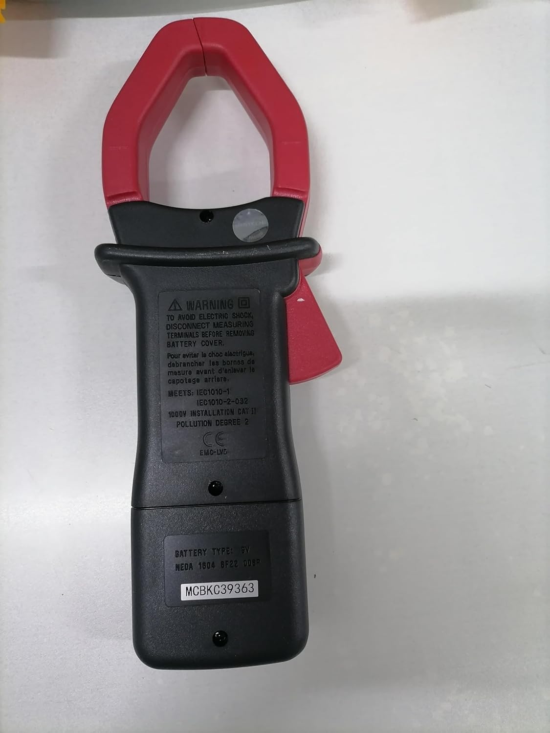 หลัง view of the Mastech MS2000G Digital Clamp Meter, showing the battery compartment and safety warnings.