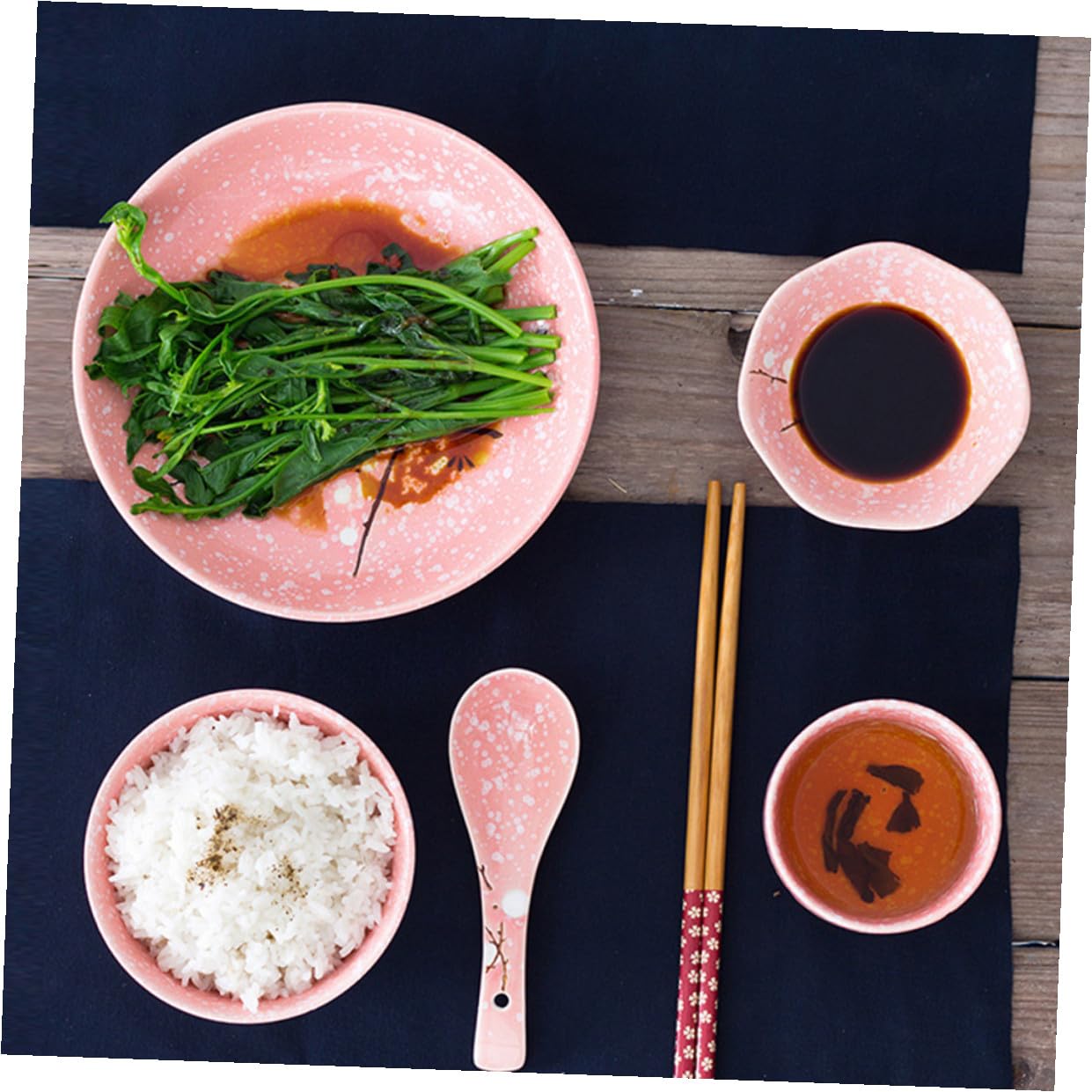 Posate Ceramica Giapponese Rosa per Uso Domestico Set Stoviglie Delicate con Ciotole Piatti e Cucchiai Materiale Sicuro Facile da Pulire per Uso Quotidiano e Feste