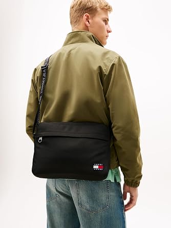 Tommy Hilfiger TJM ESS DAILY COMPUTER BAG Erkek Çapraz Askılı Çanta Black OS